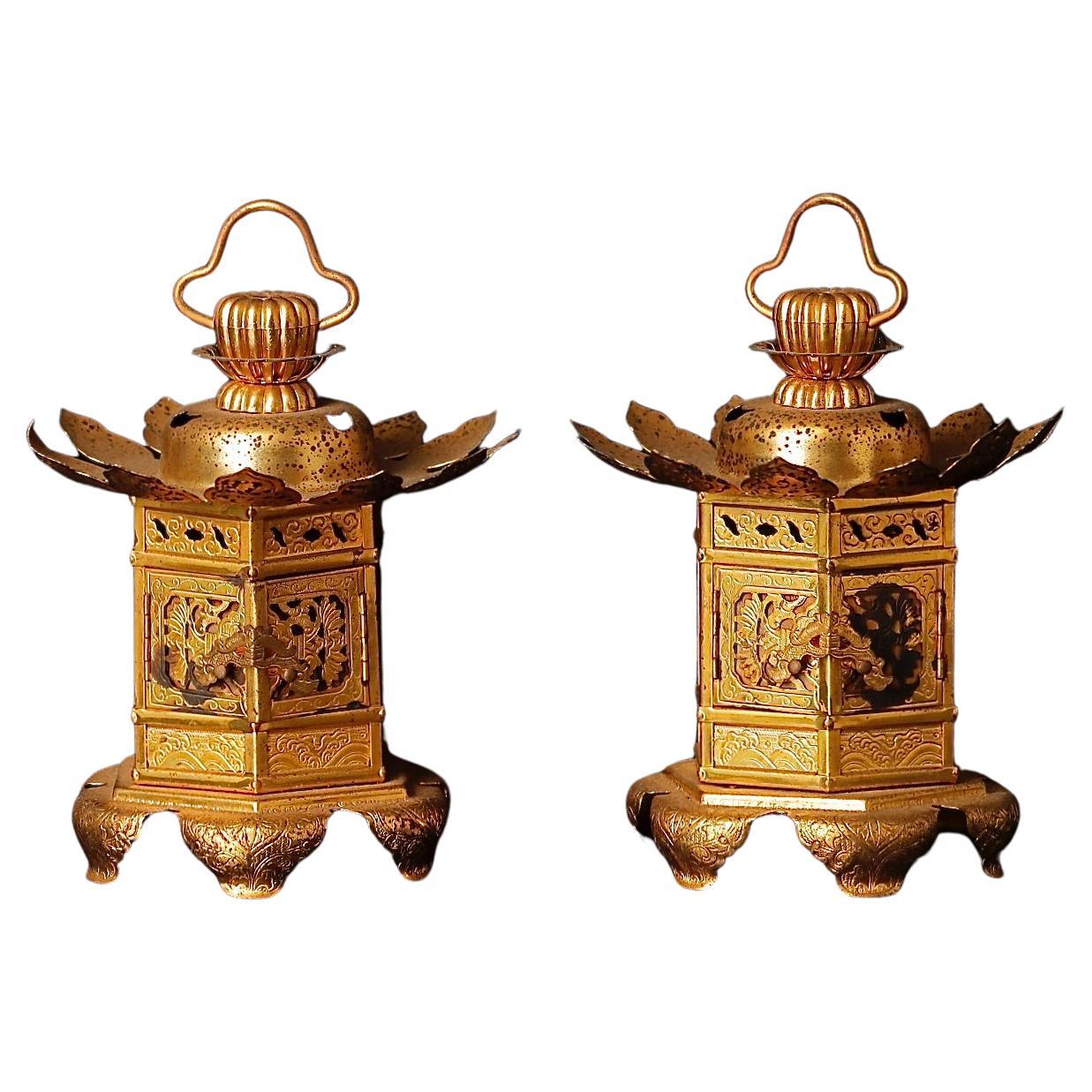 Lanternes d'autel bouddhistes dorées du milieu du siècle en vente