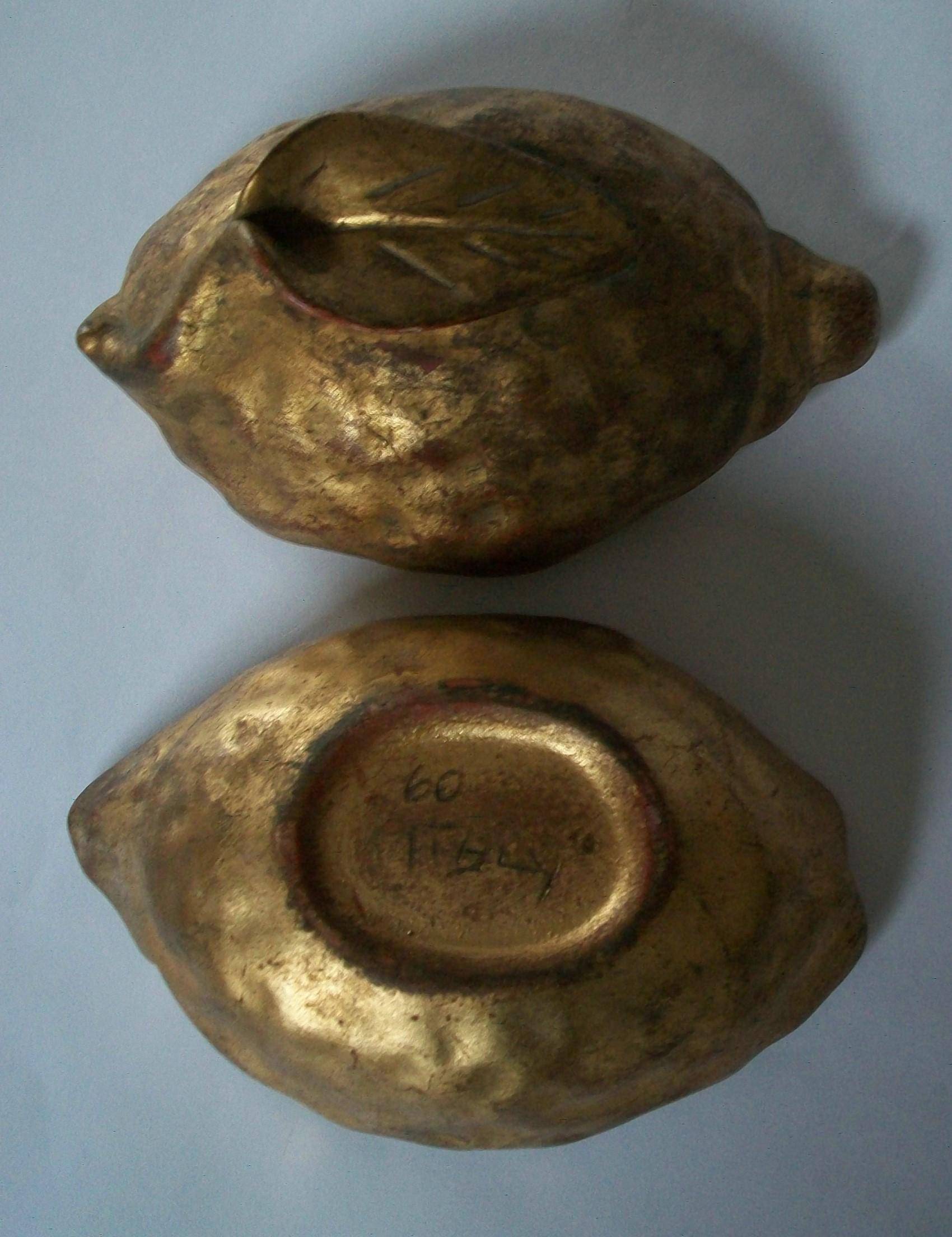Vergoldete Keramikschachtel „Lemon“ aus der Mitte des Jahrhunderts – Spiegel mit schwarzem Innenraum – Italien – um 1960 im Angebot 6