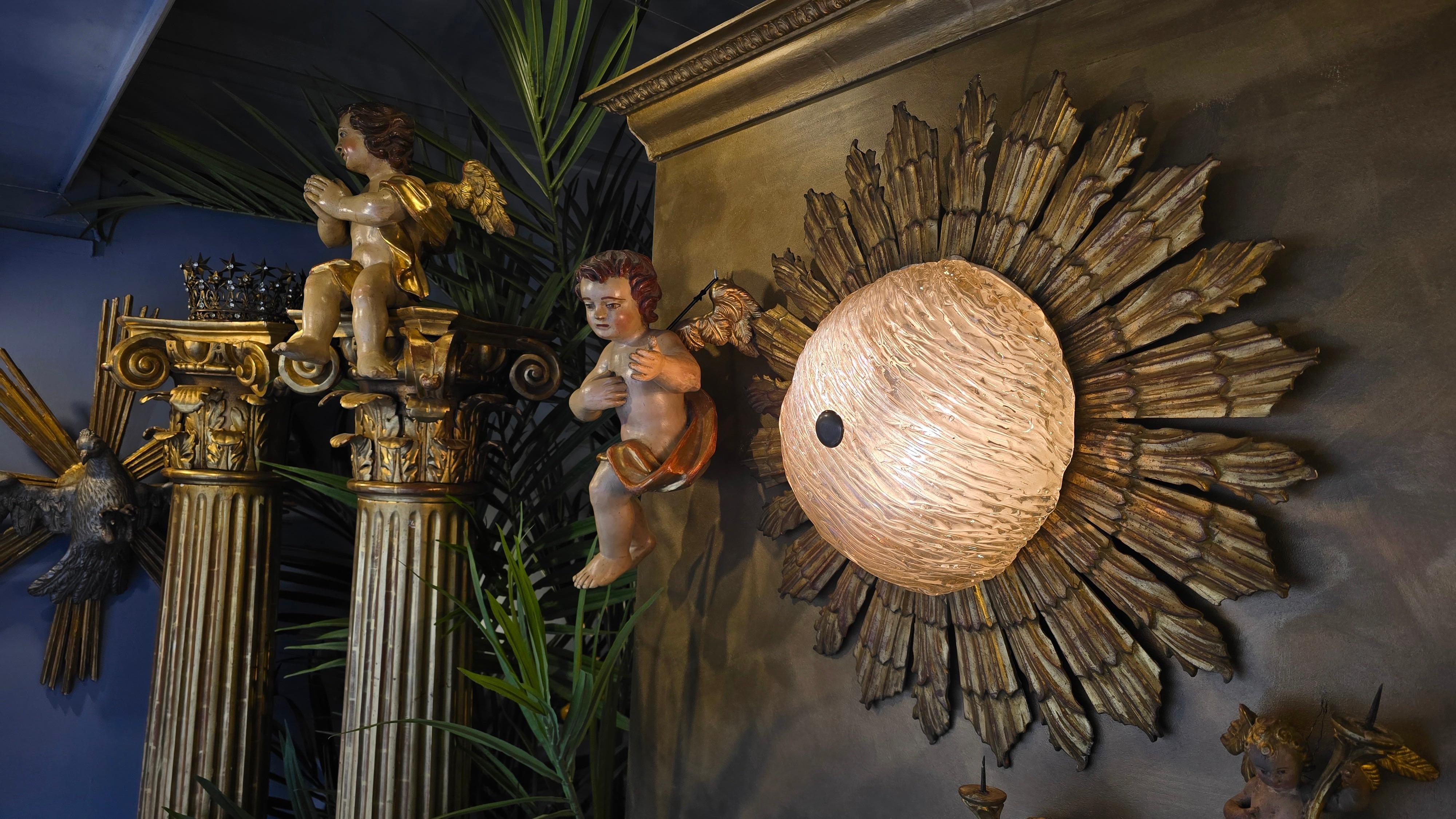 Plafonnier Sunburst du milieu du siècle dernier avec abat-jour en verre texturé en vente 1