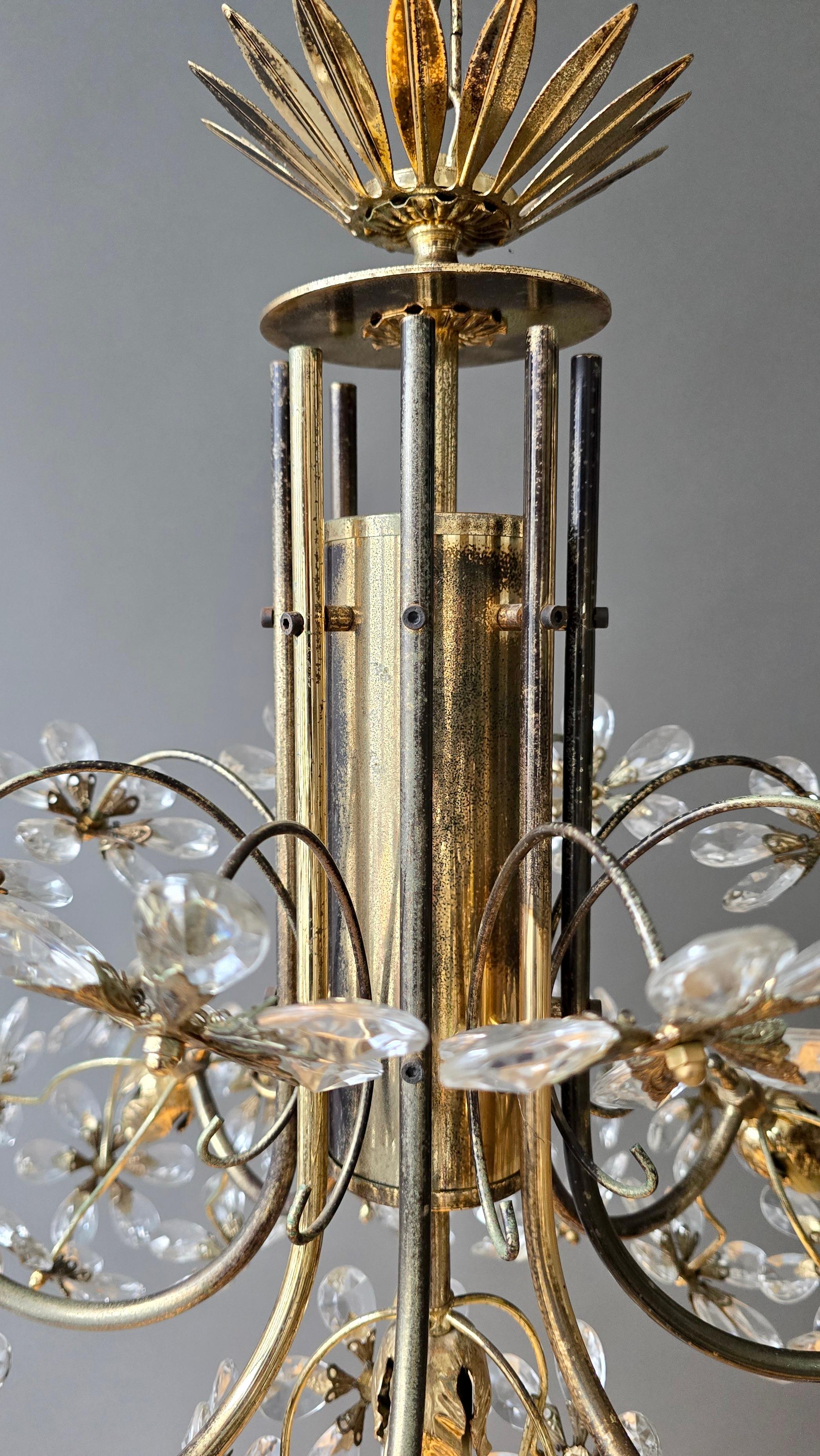 Lustre du milieu du siècle en laiton doré et cristal floral, attribué à Palwa, Allemagne en vente 3