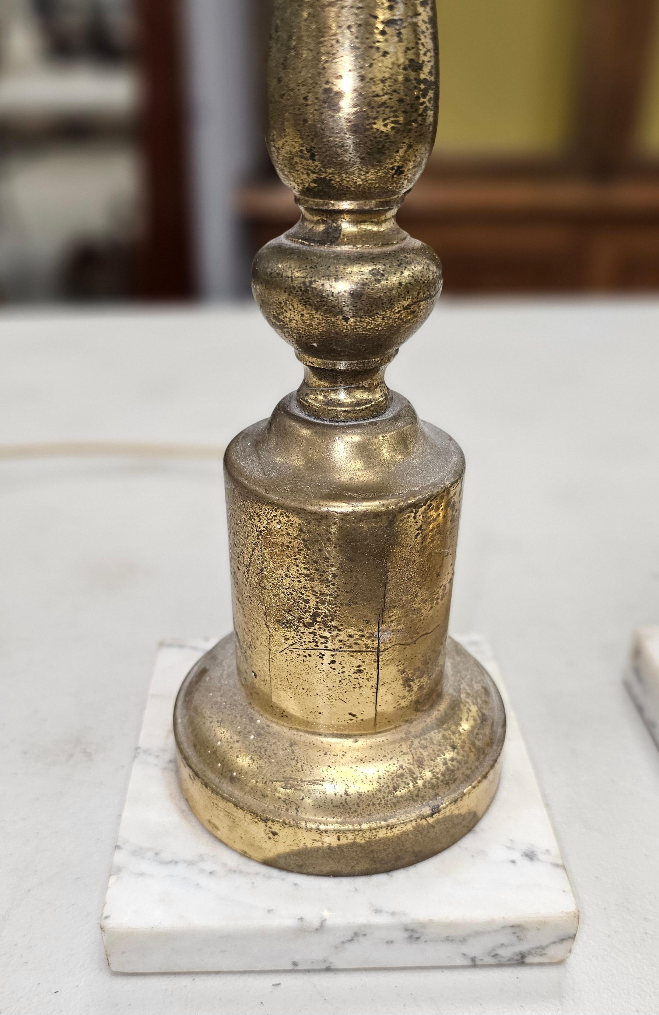 Américain Lampes de table du milieu du siècle en métal, laiton doré et marbre en vente