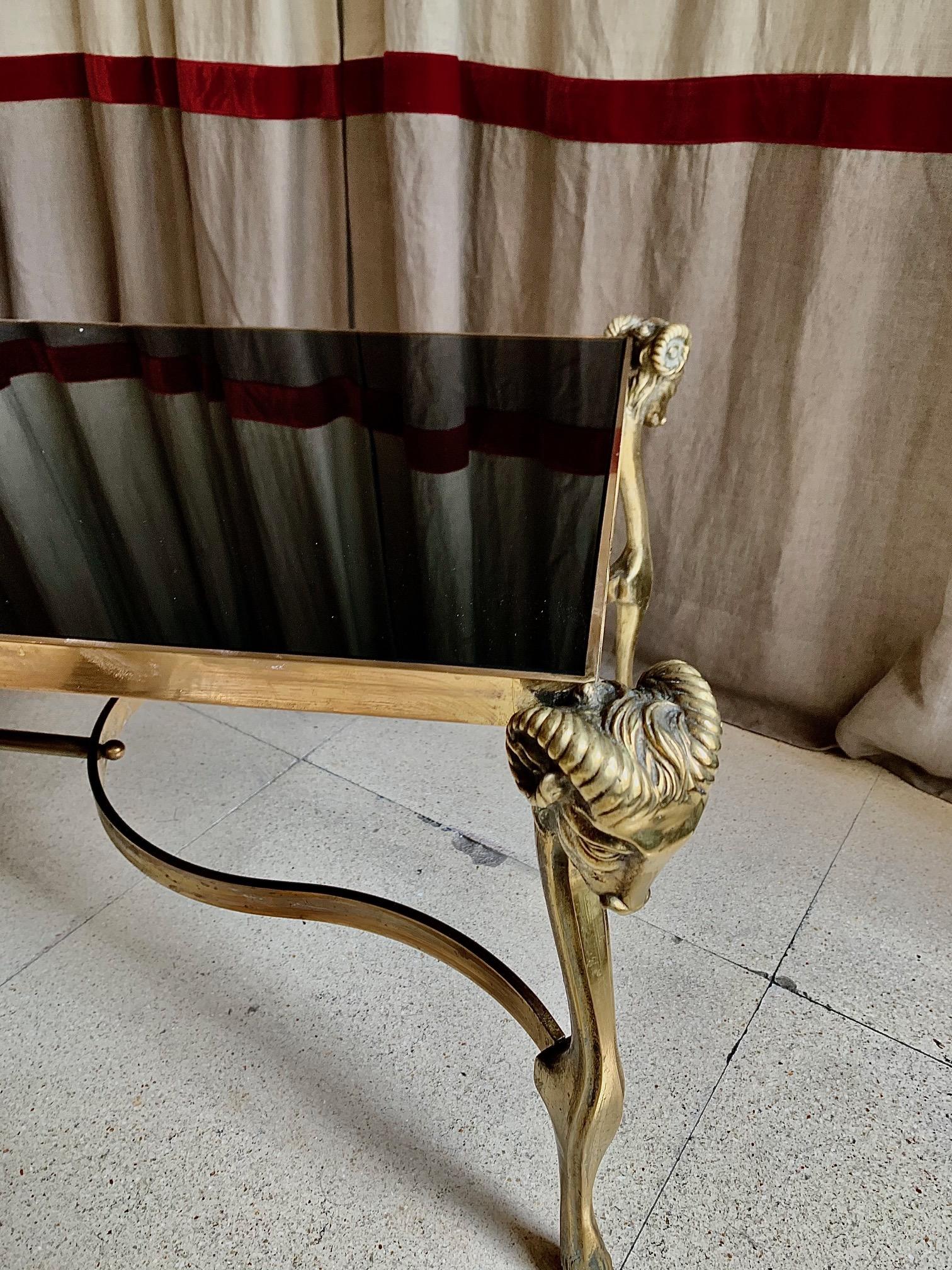 Table basse en bronze doré du milieu du siècle, style Jansen, plateau en verre noir en vente 2