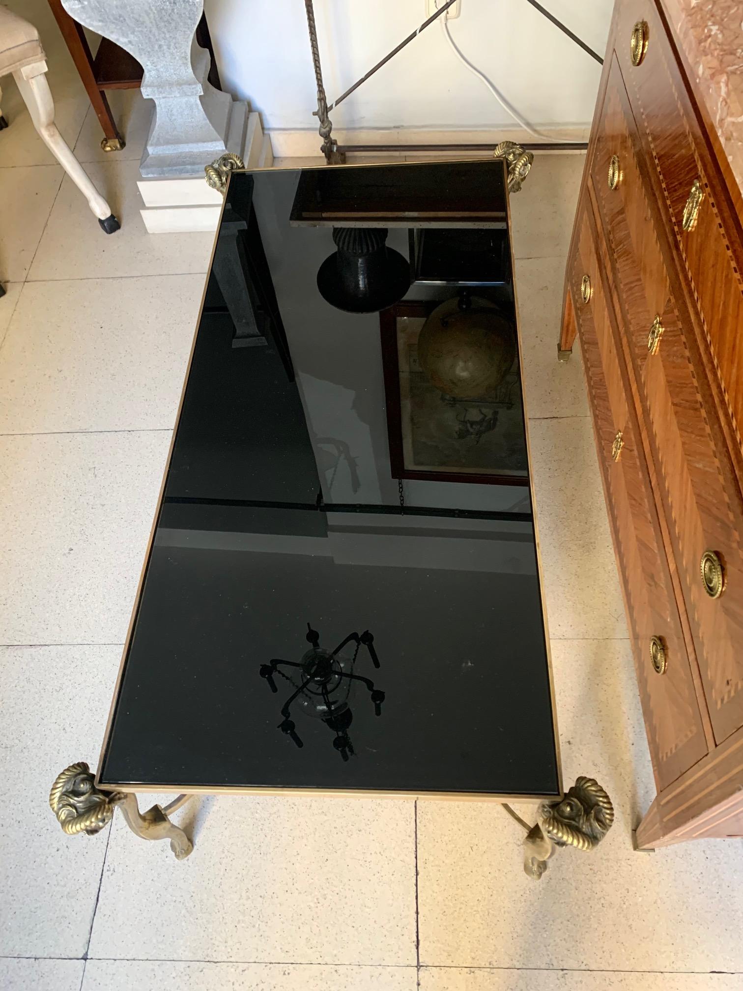 Table basse en bronze doré du milieu du siècle, style Jansen, plateau en verre noir en vente 5