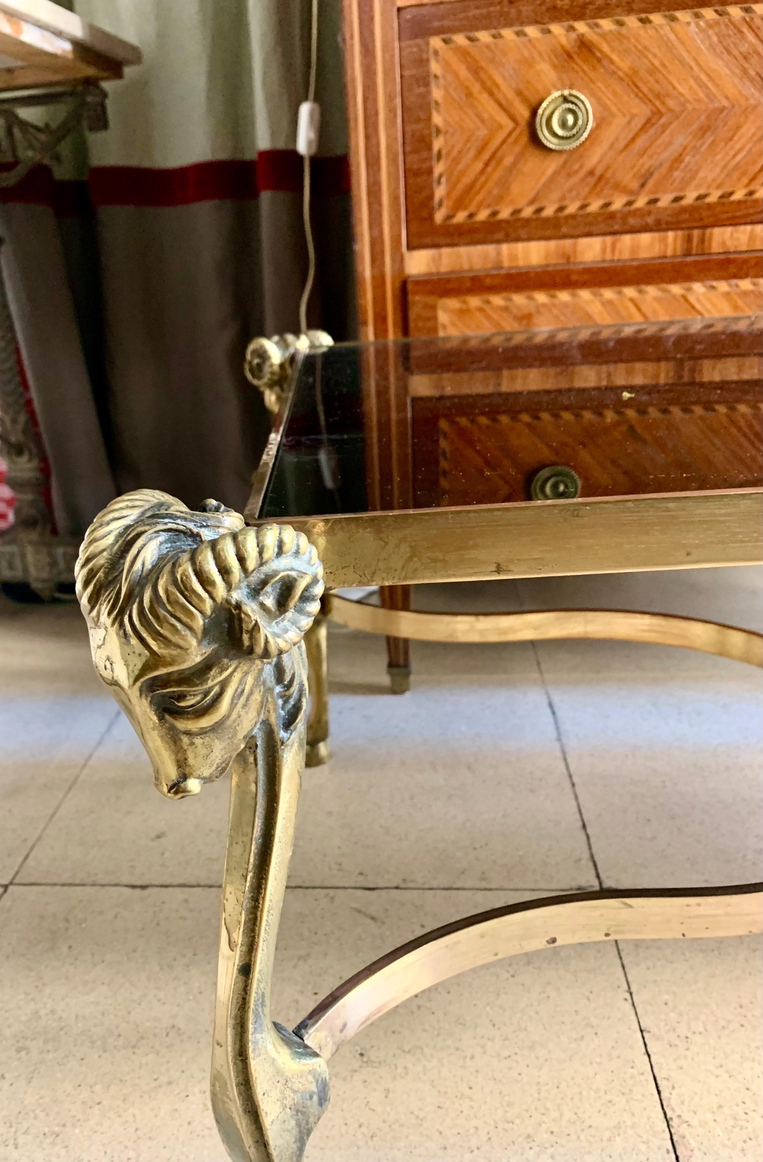 Table basse en bronze doré du milieu du siècle, style Jansen, plateau en verre noir Bon état - En vente à Madrid, ES