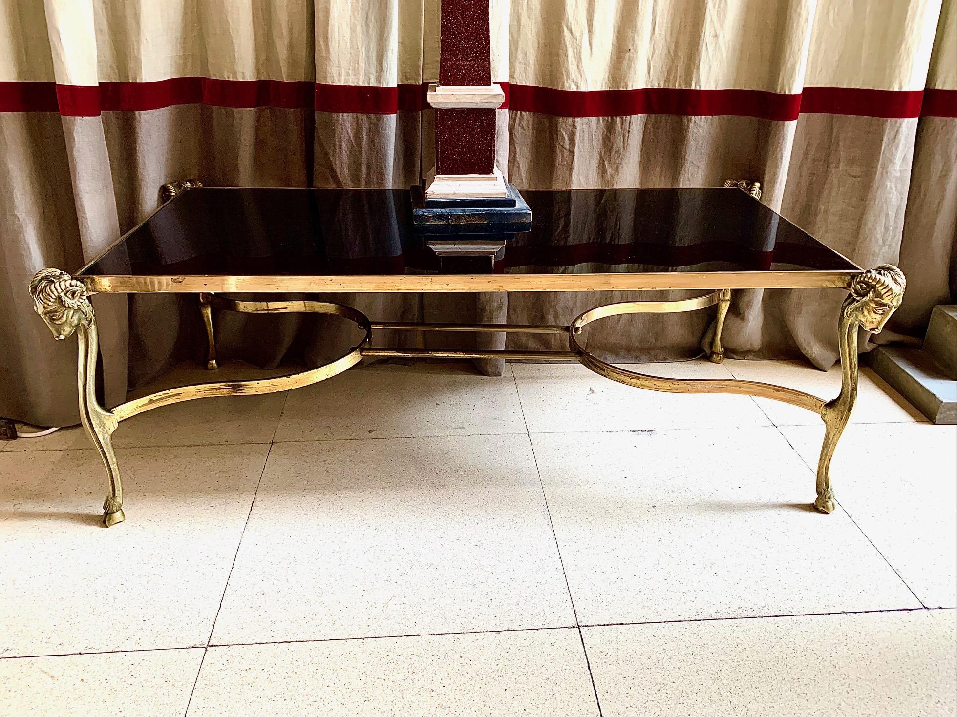 Bronze Table basse en bronze doré du milieu du siècle, style Jansen, plateau en verre noir en vente