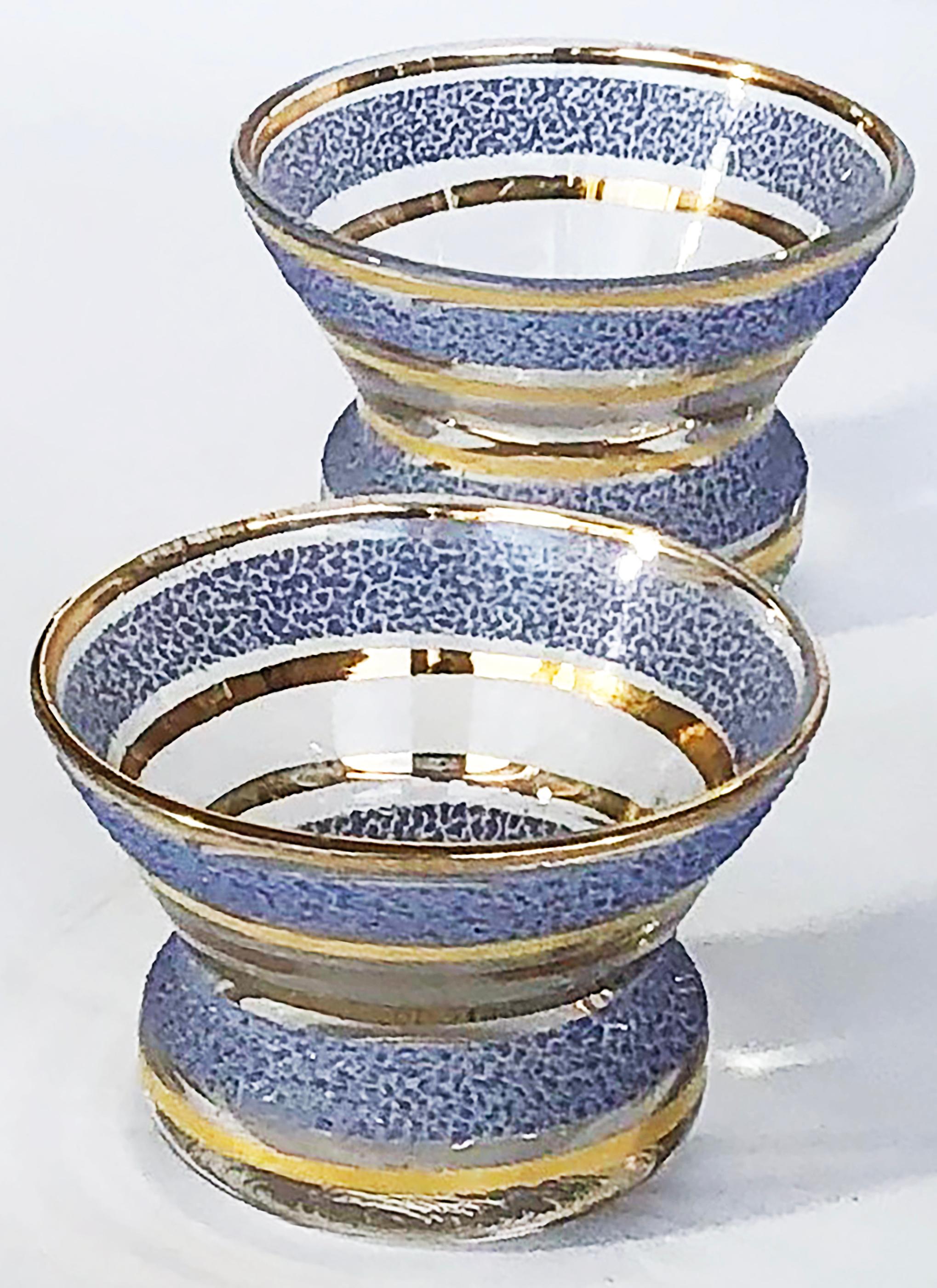 Mid-Century Modern Ensemble de carafes à cordial en verre doré du milieu du siècle / cinq verres en vente
