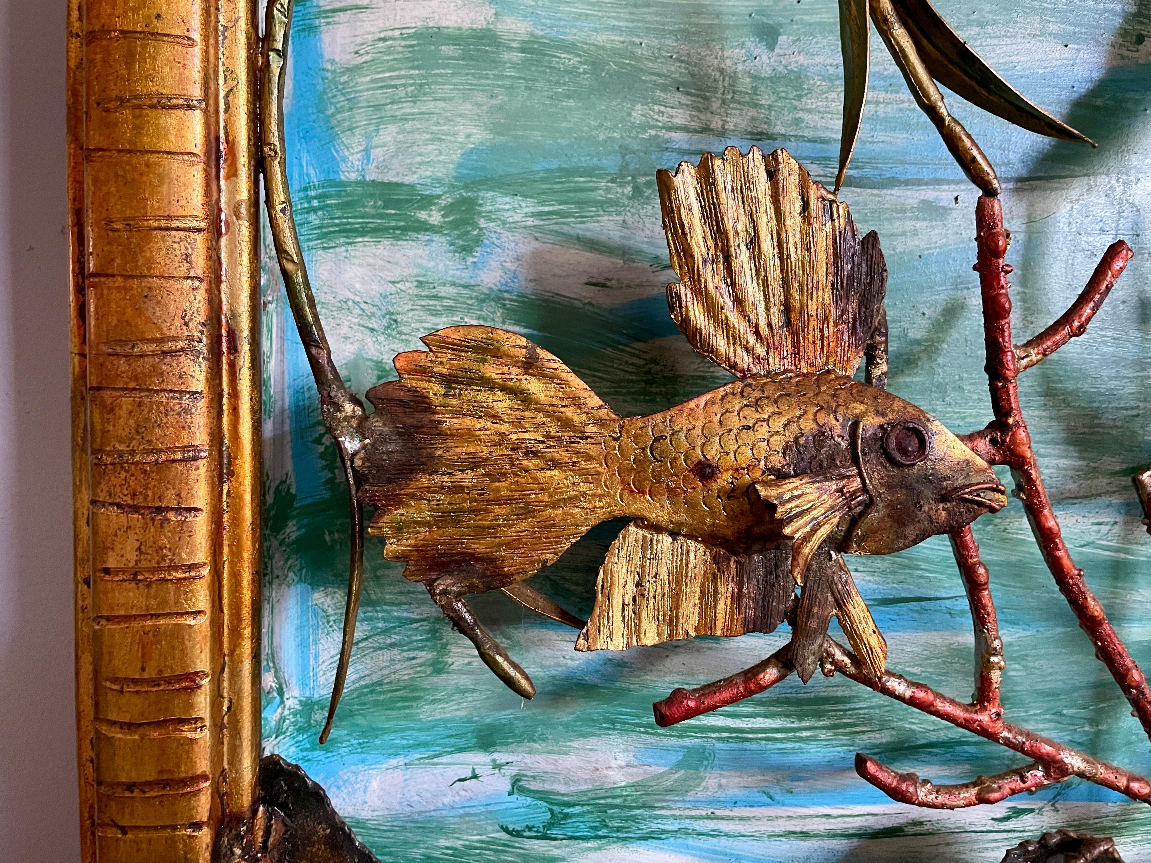 Acquario di pesce brutalista in metallo dorato del metà del secolo scorso in vendita 5