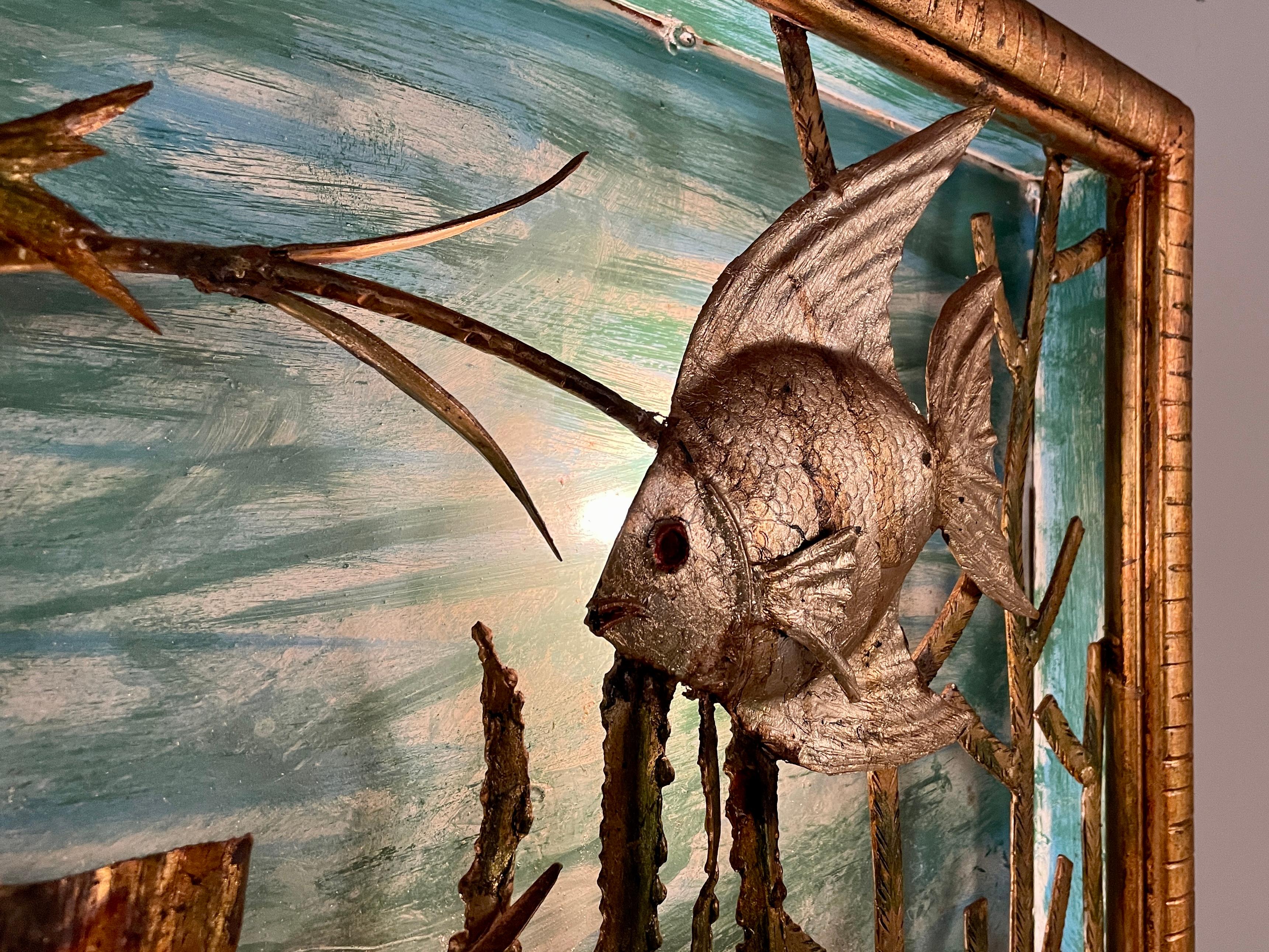 Acquario di pesce brutalista in metallo dorato del metà del secolo scorso in vendita 13