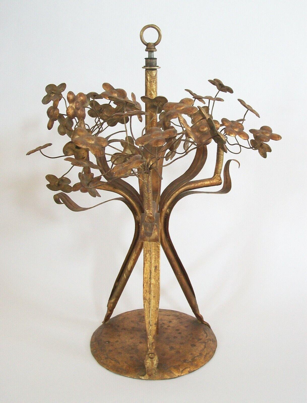 Mid Century Gilt Metal 'Flower' Occasional Table, Italy, C.1960's For Sale 4