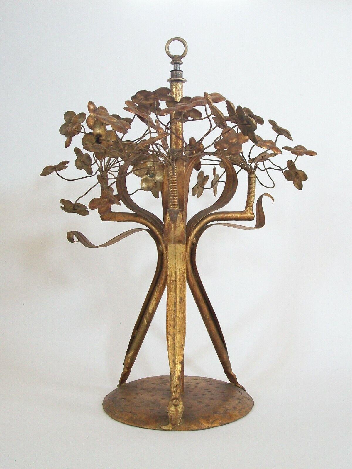 Mid Century Gilt Metal 'Flower' Occasional Table, Italy, C.1960's For Sale 5