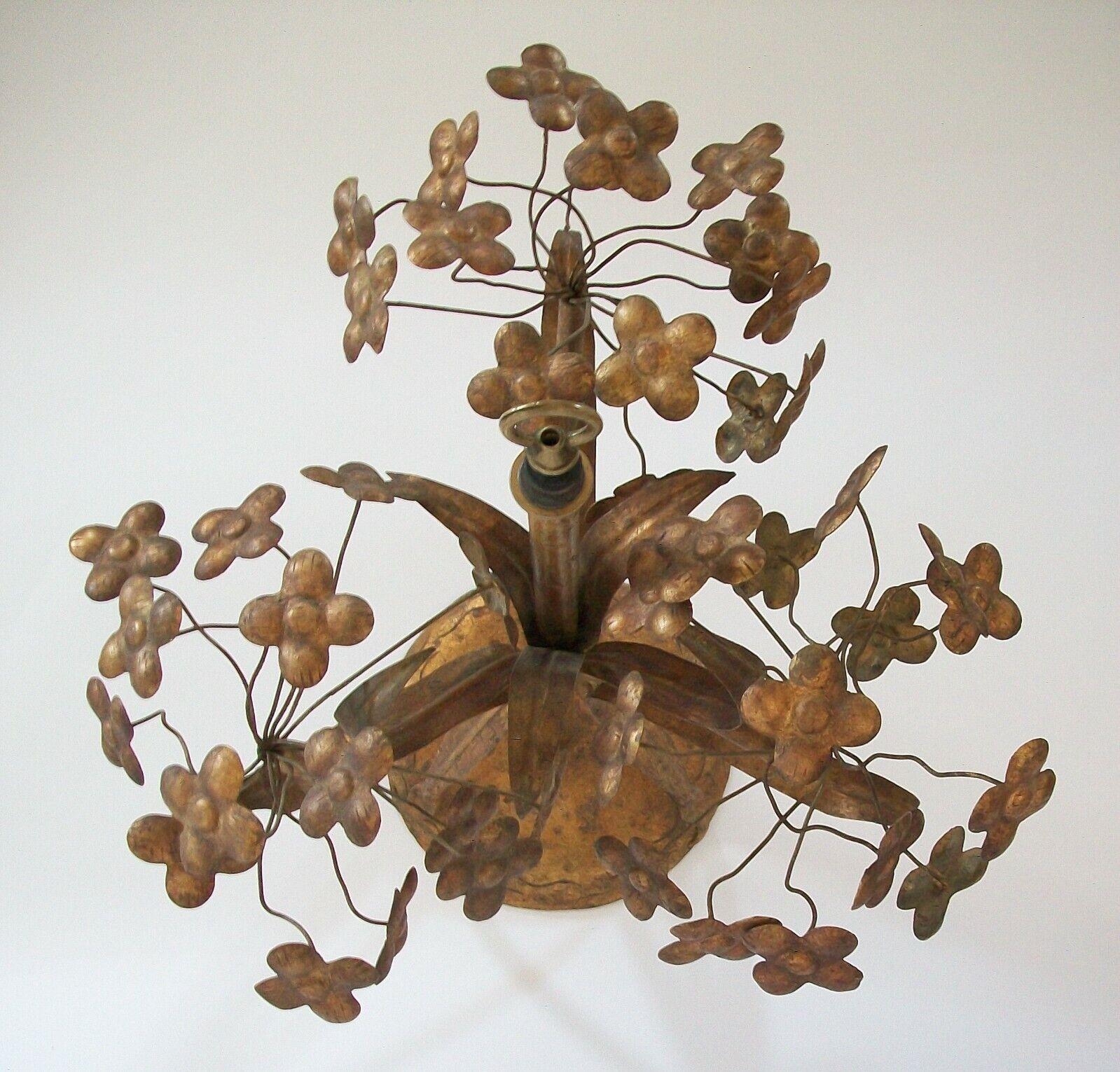 Mid Century Gilt Metal 'Flower' Occasional Table, Italy, C.1960's For Sale 6