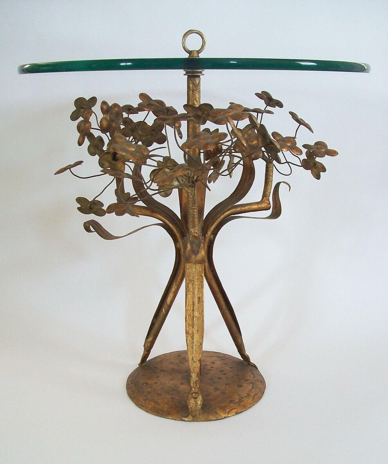 Mid Century Gilt Metal 'Flower' Occasional Table, Italy, C.1960's In Good Condition For Sale In Chatham, ON