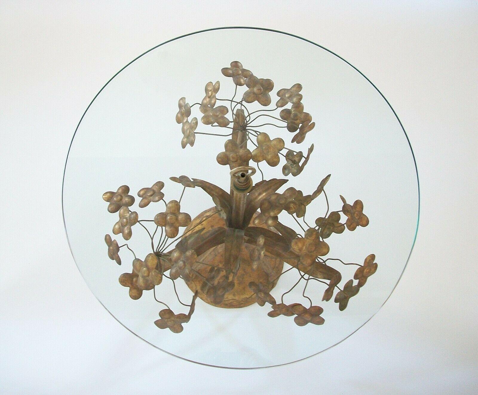 Mid Century Gilt Metal 'Flower' Occasional Table, Italy, C.1960's For Sale 1