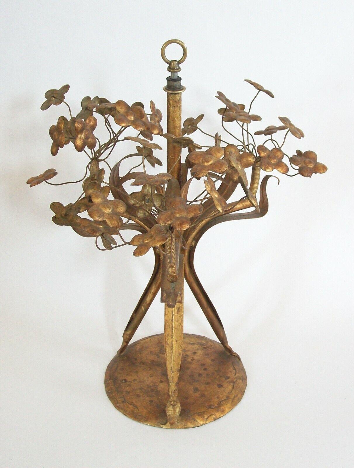 Mid Century Gilt Metal 'Flower' Occasional Table, Italy, C.1960's For Sale 3