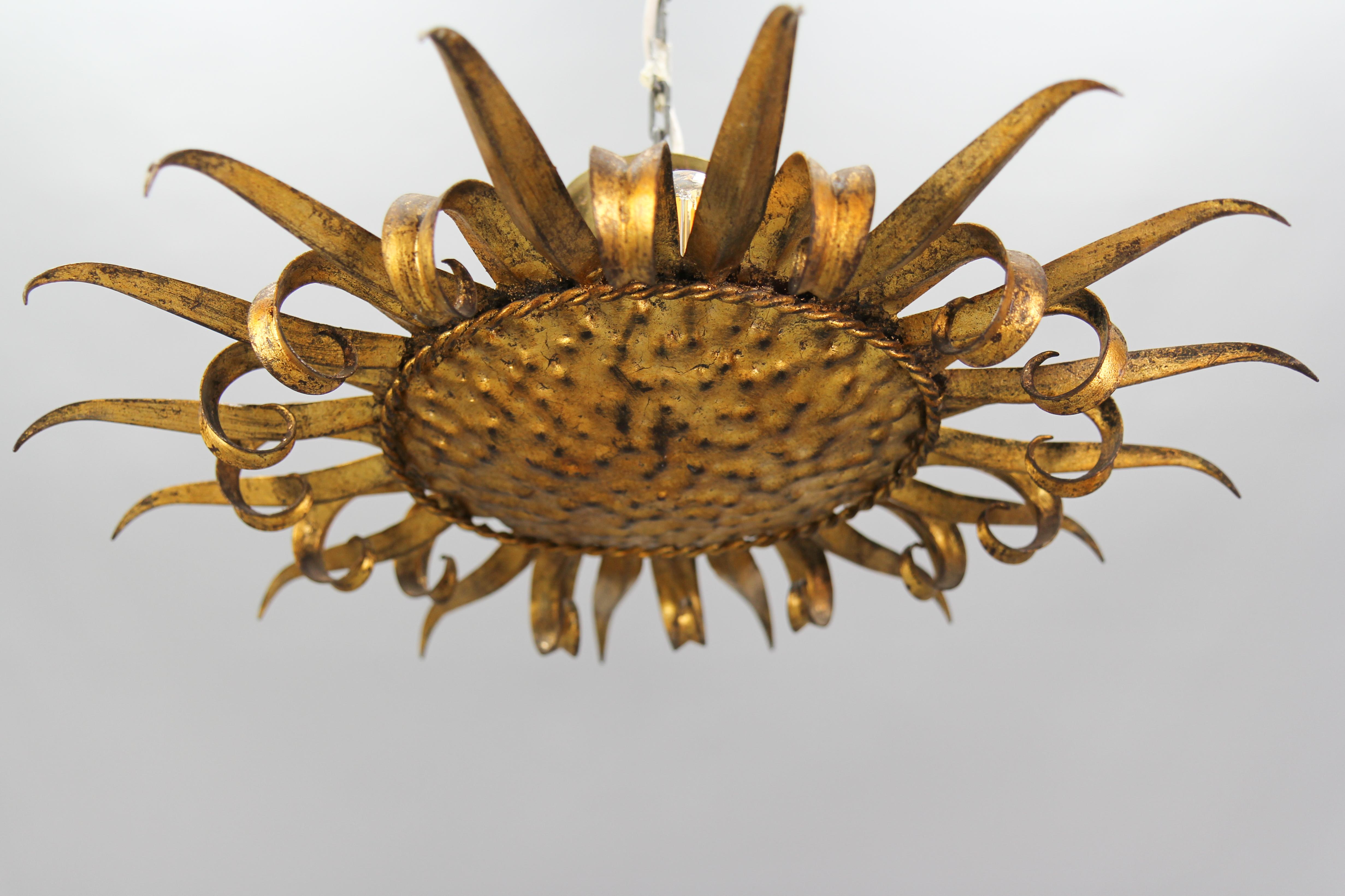 Mid-Century Gilt Metal Sun-Shaped Sunburst Ceiling Light, Spain, 1950s In Good Condition For Sale In Barntrup, DE