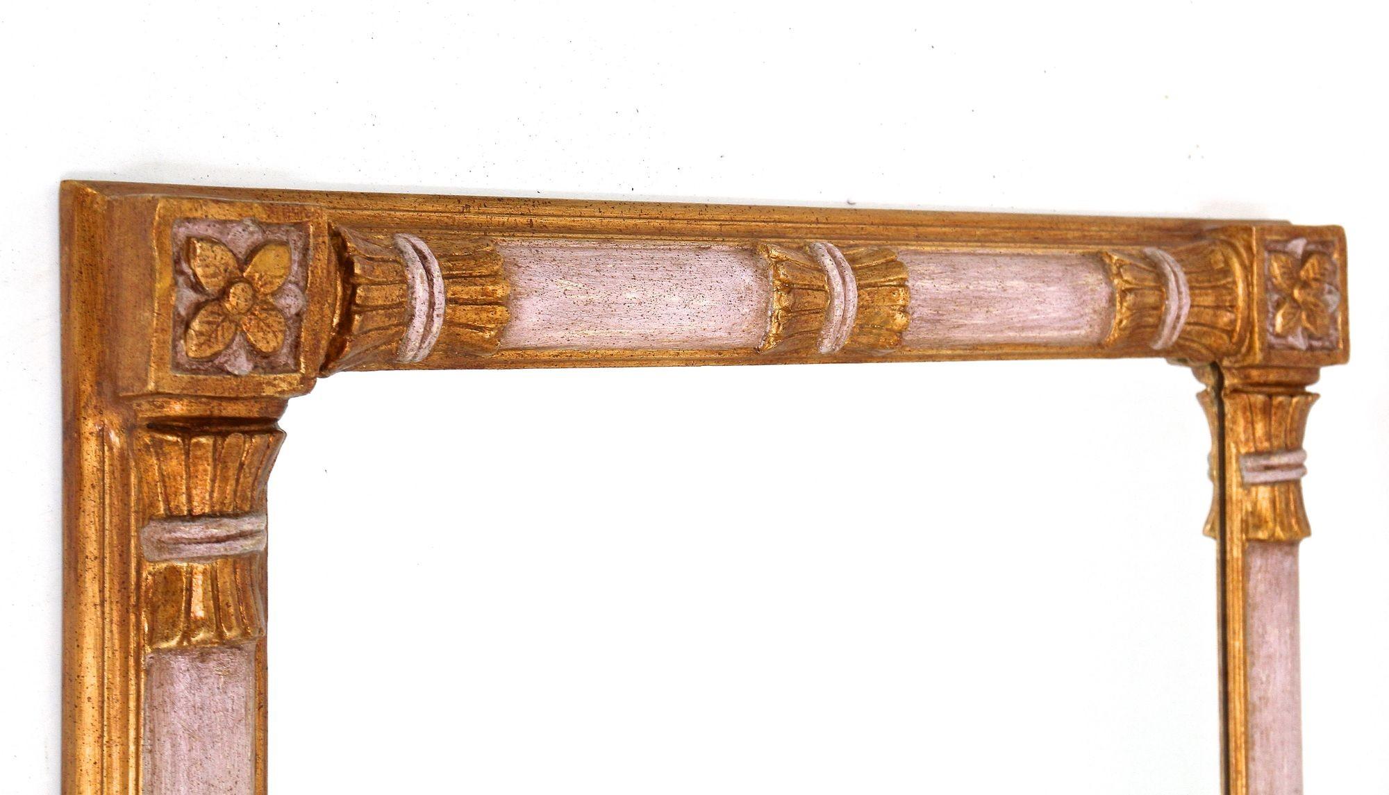 Italian Mid Century Gilt Wall Mirror, Handcarved, 20th Century - Italy ca. 1950 For Sale
