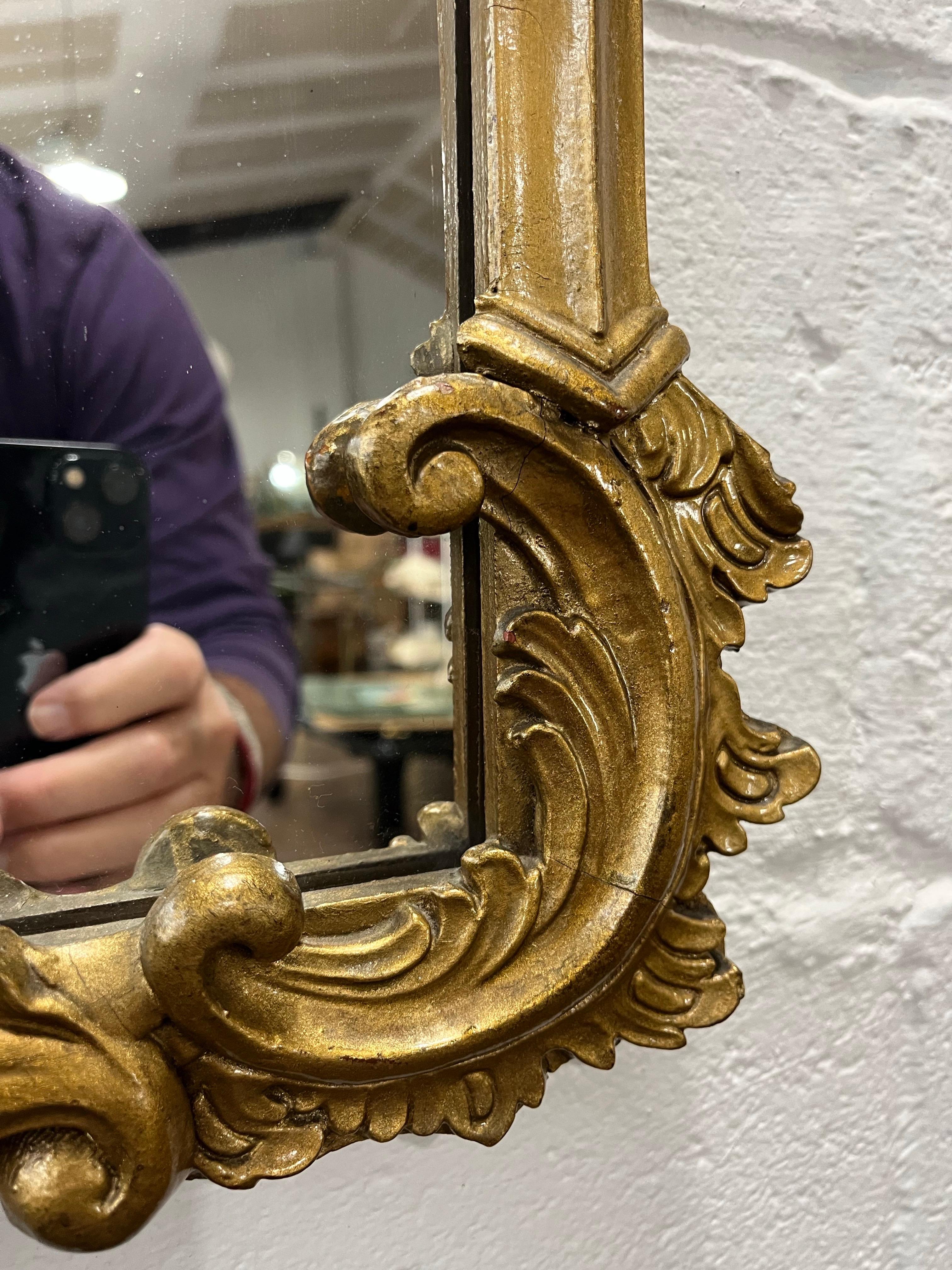 Espejo Pagoda de Madera Dorada de Mediano Siglo Estilo Chinoiserie Hollywood Regency en venta 1