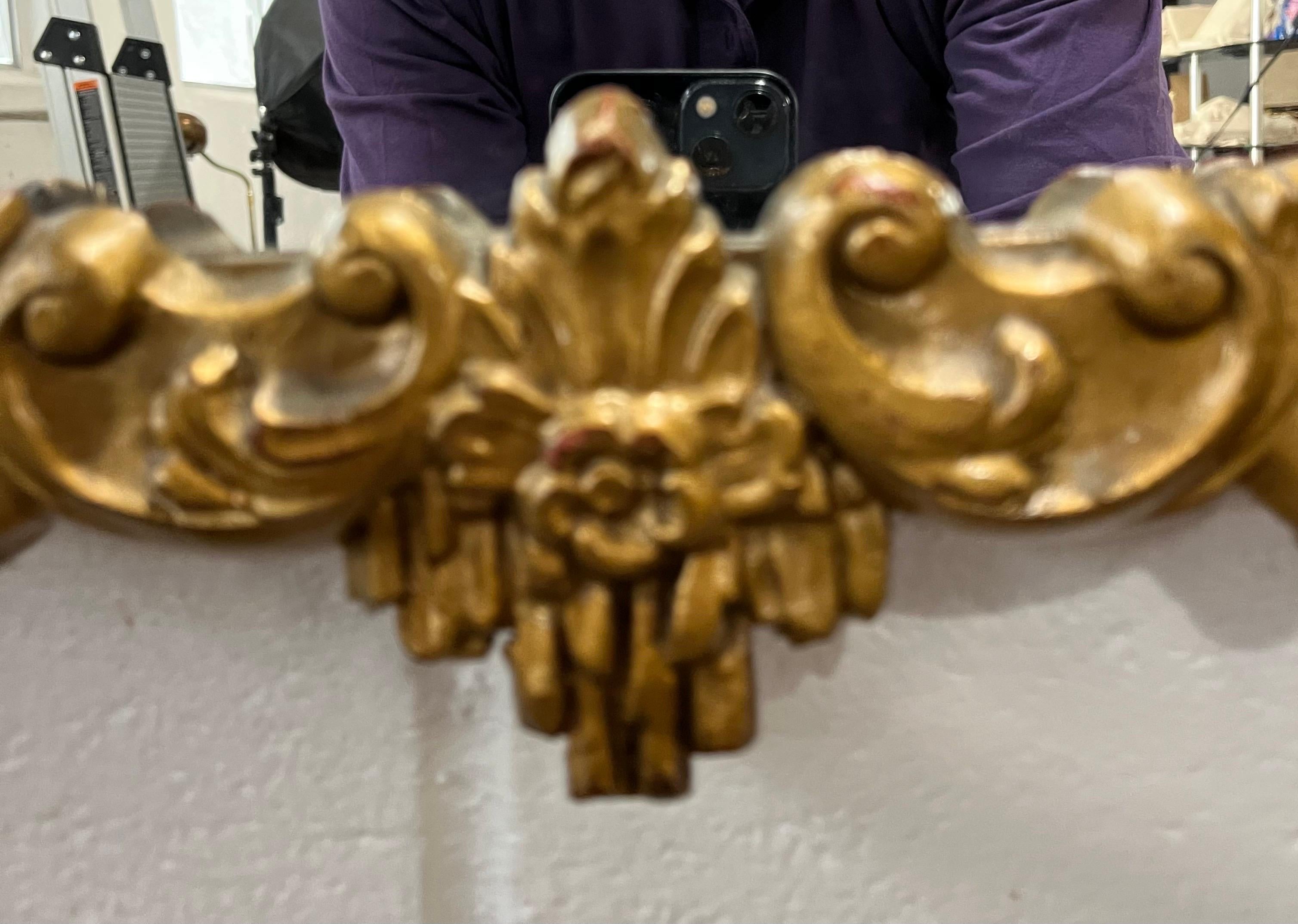 Espejo Pagoda de Madera Dorada de Mediano Siglo Estilo Chinoiserie Hollywood Regency en venta 3