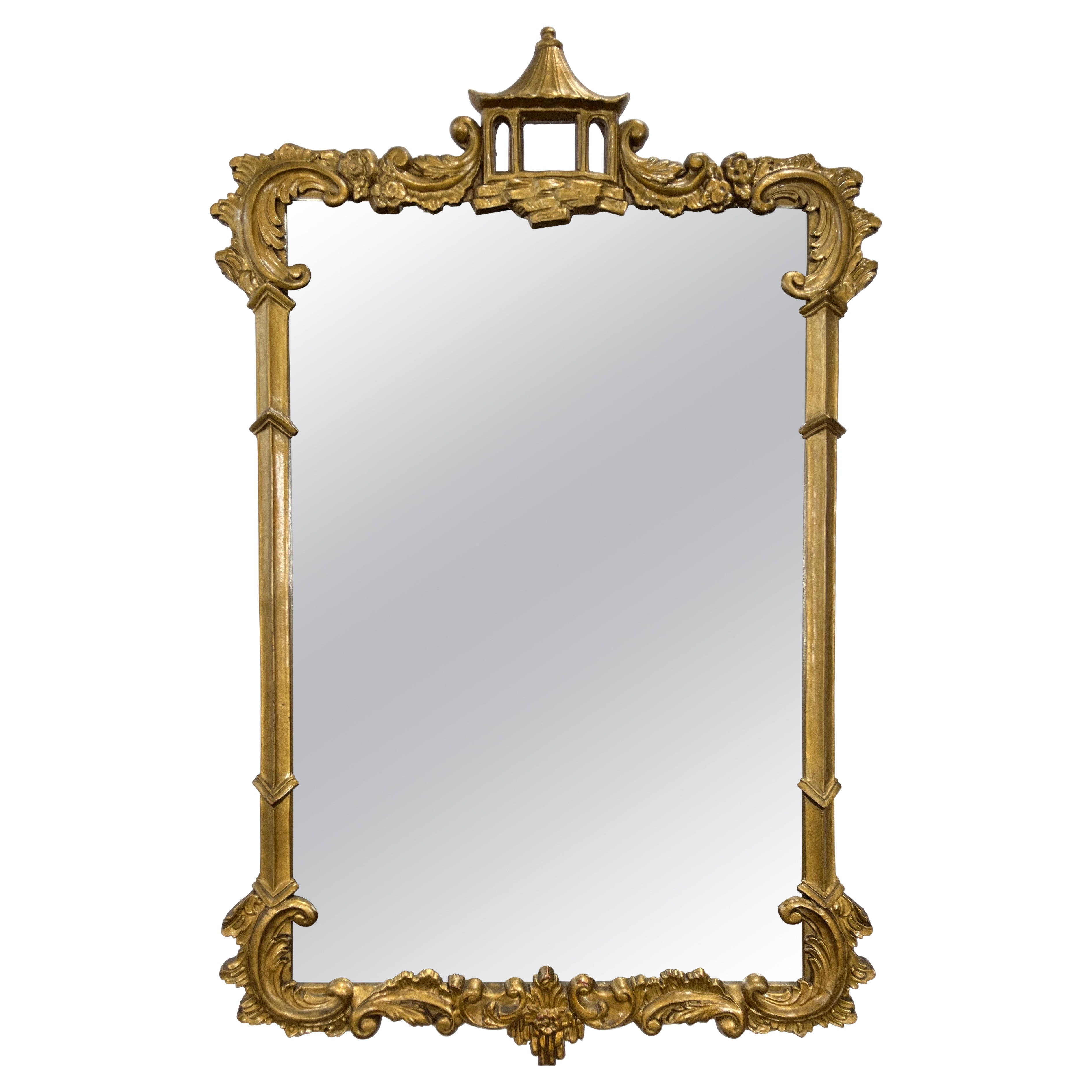 Espejo Pagoda de Madera Dorada de Mediano Siglo Estilo Chinoiserie Hollywood Regency en venta