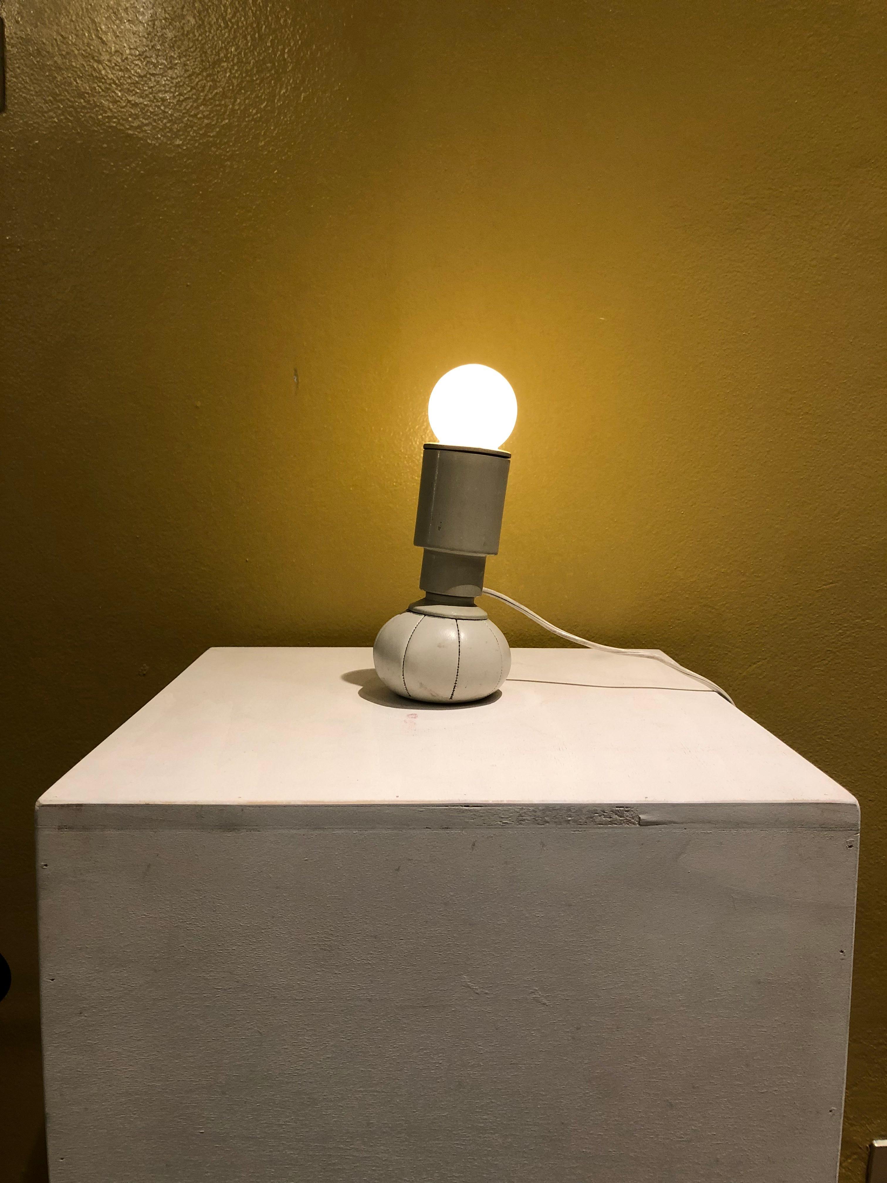 Italian Midcentury Gino Sarfatti for Arteluce White Model 600/c Table Lamp