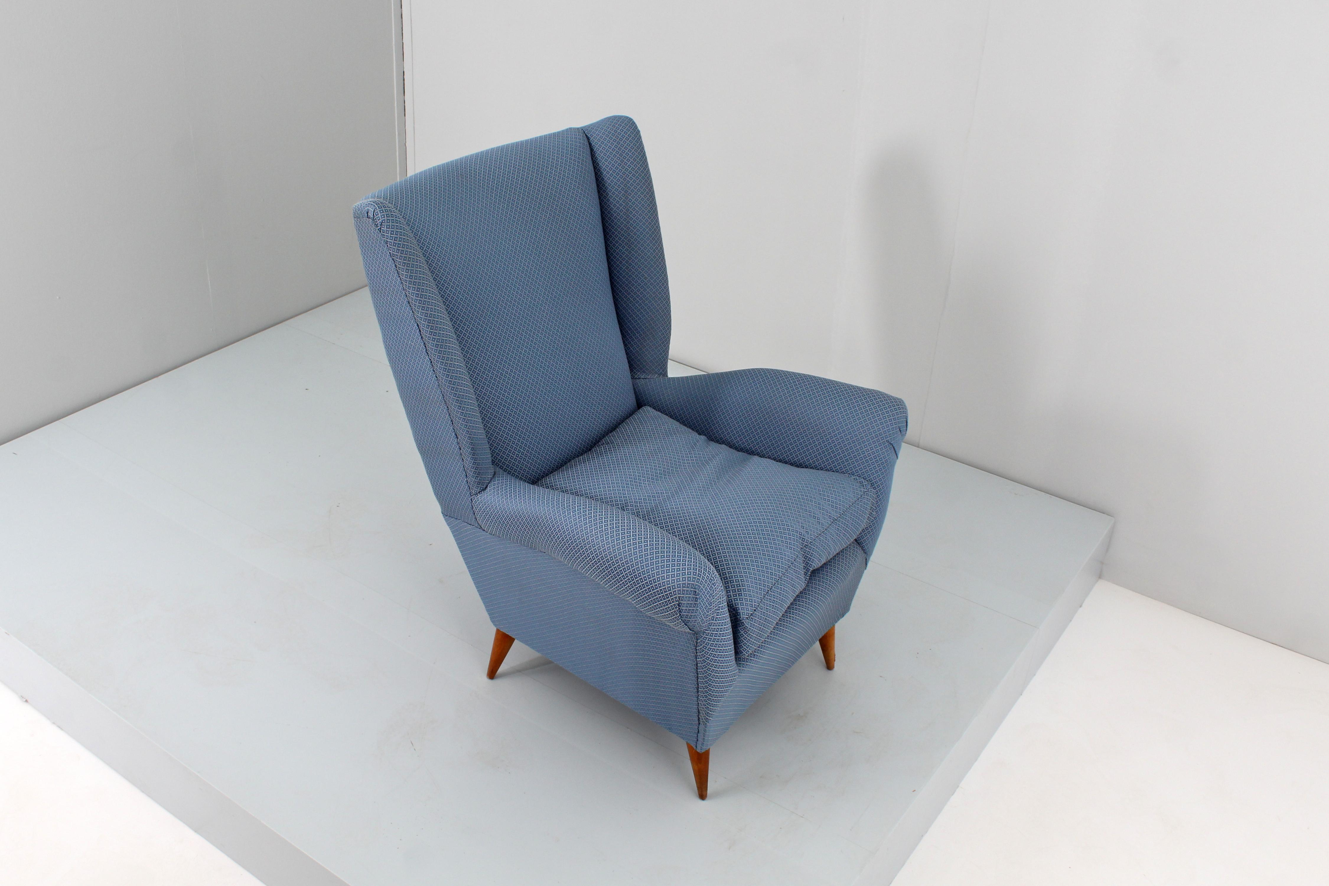 Mid-Century Giò Ponti (attr.) für ISA Holz und blauer Stoff Sessel 50er Jahre Italien  im Angebot 3