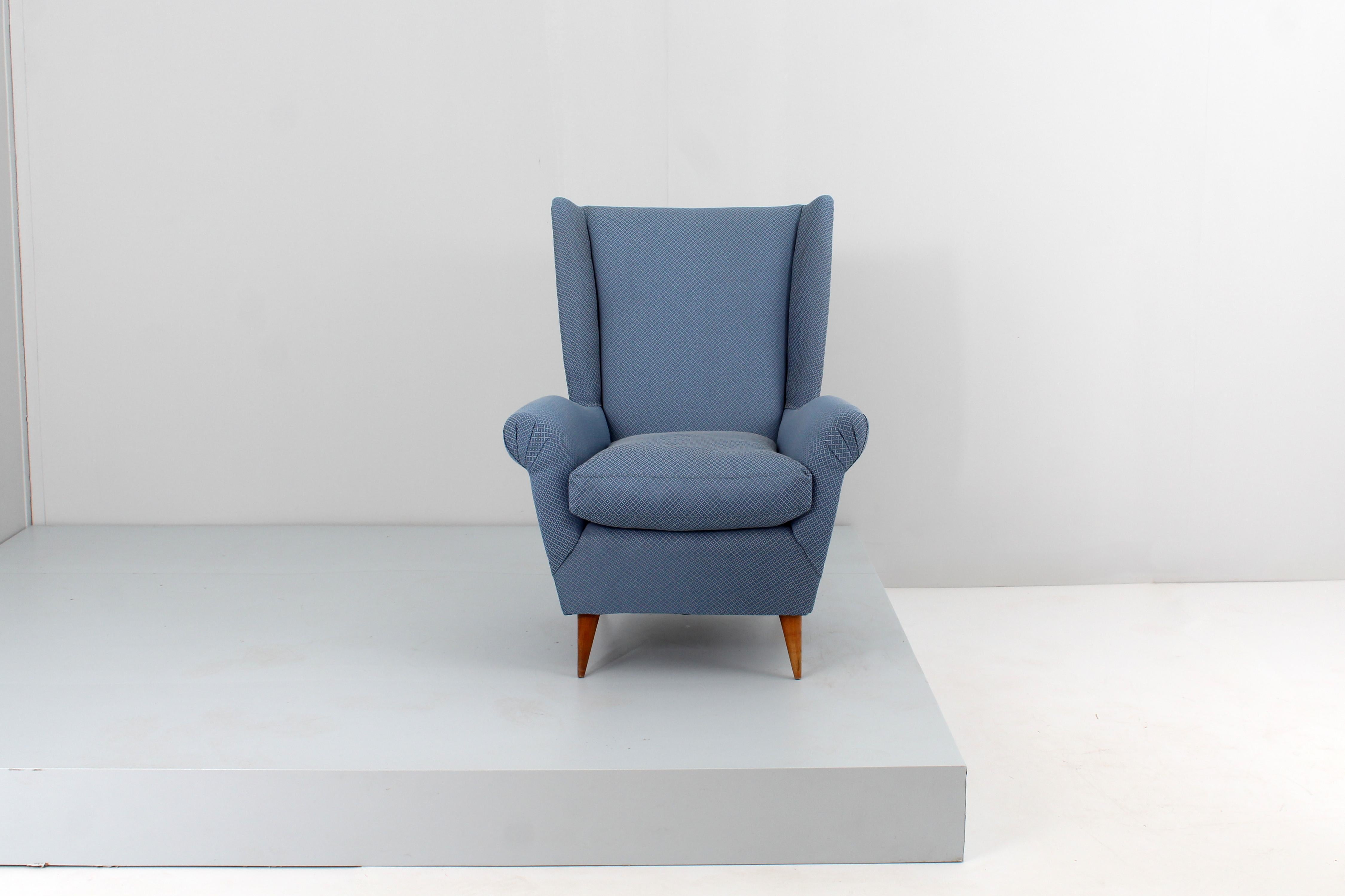 Mid-Century Modern Mid-Century Giò Ponti (attr.) for ISA Wood and Blue Fabric Armchair 50s Italy  For Sale