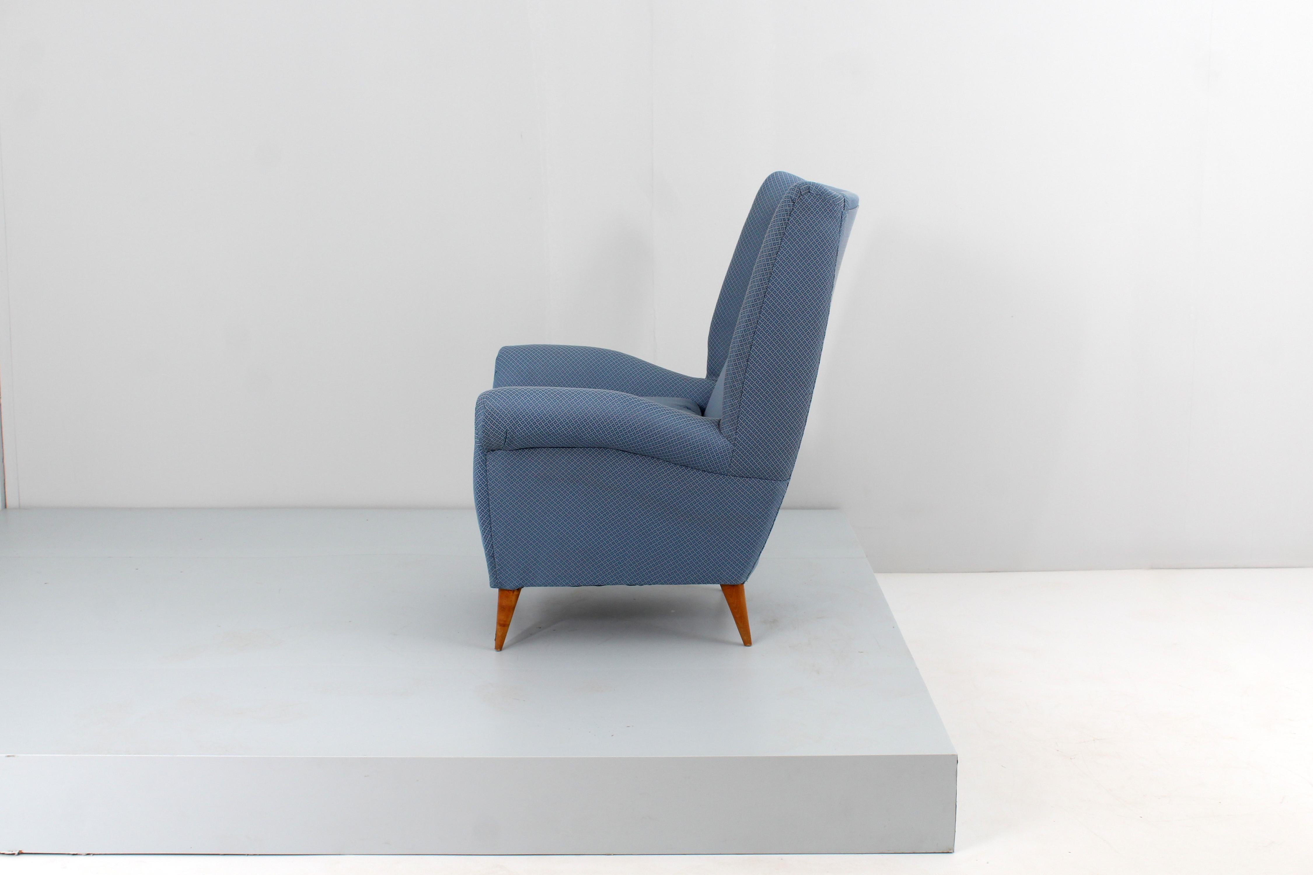 Mid-Century Giò Ponti (attr.) for ISA Wood and Blue Fabric Armchair 50s Italy  For Sale 1