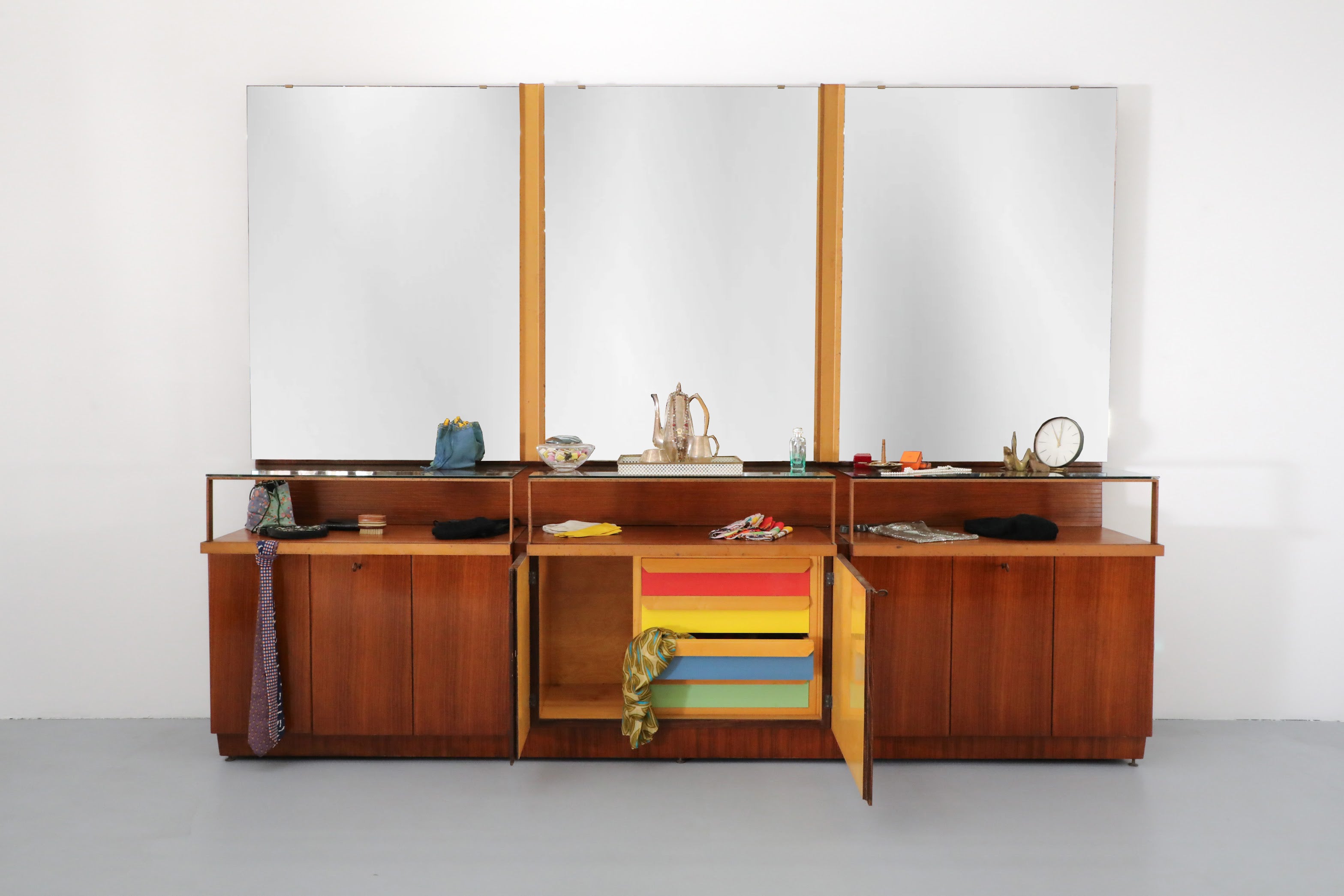 Custom Mid-Century Italian Teak and Maple Wall Display Unit Attributed to Ico Parisi
In the style of Gio Ponti  Circa 1950s  Possibly produced for La Permanente Mobili Cantù

A rare and commanding custom-designed Mid-Century wall display unit in