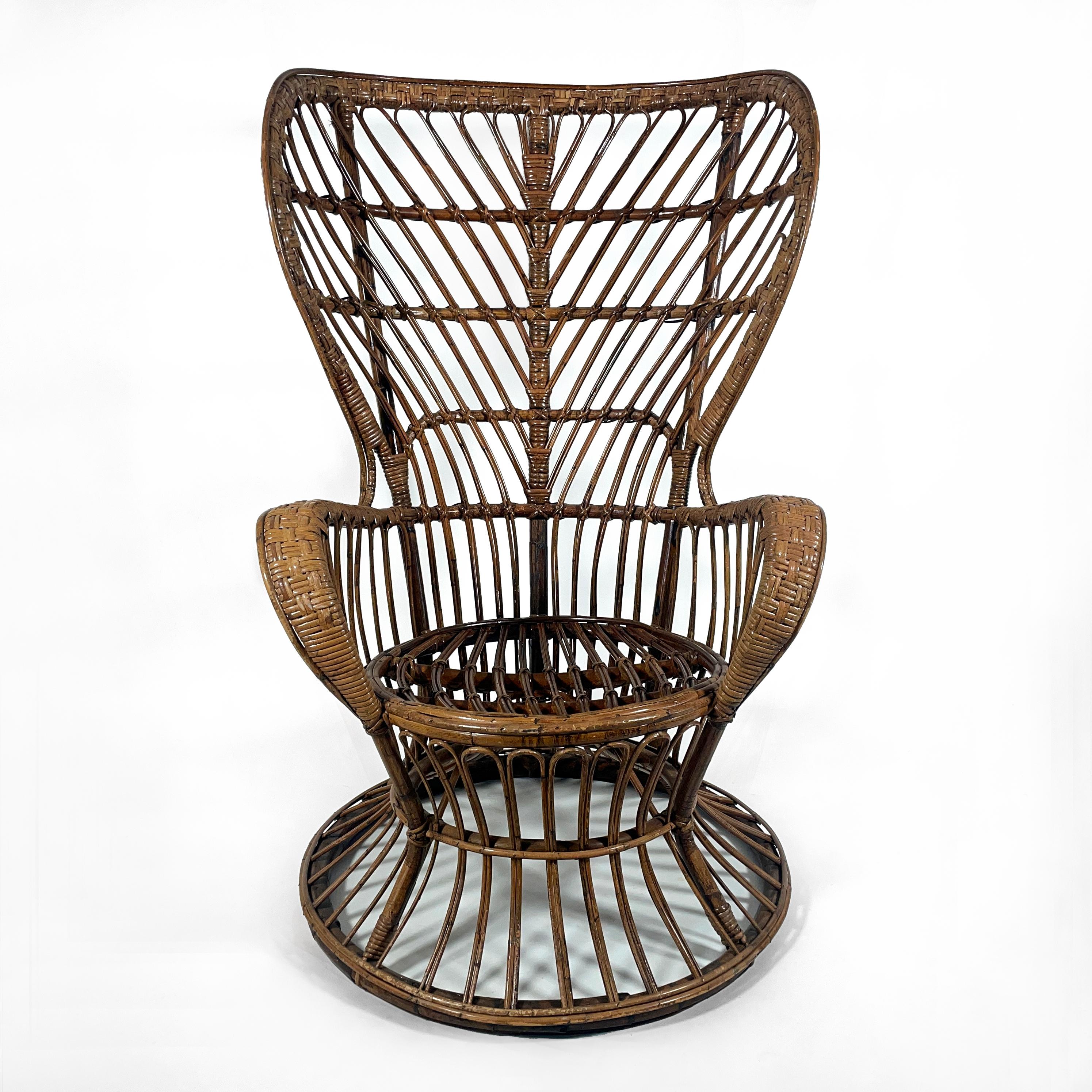 Gorgeous Italian Mid Century Modern vintage Armchair Wingback Peacock Chair from the 1950s.

Beautiful design in very good condition & 100% original condition. 
Lovely patina with normal age-related signs of use. Fully functional.
Suitable for all