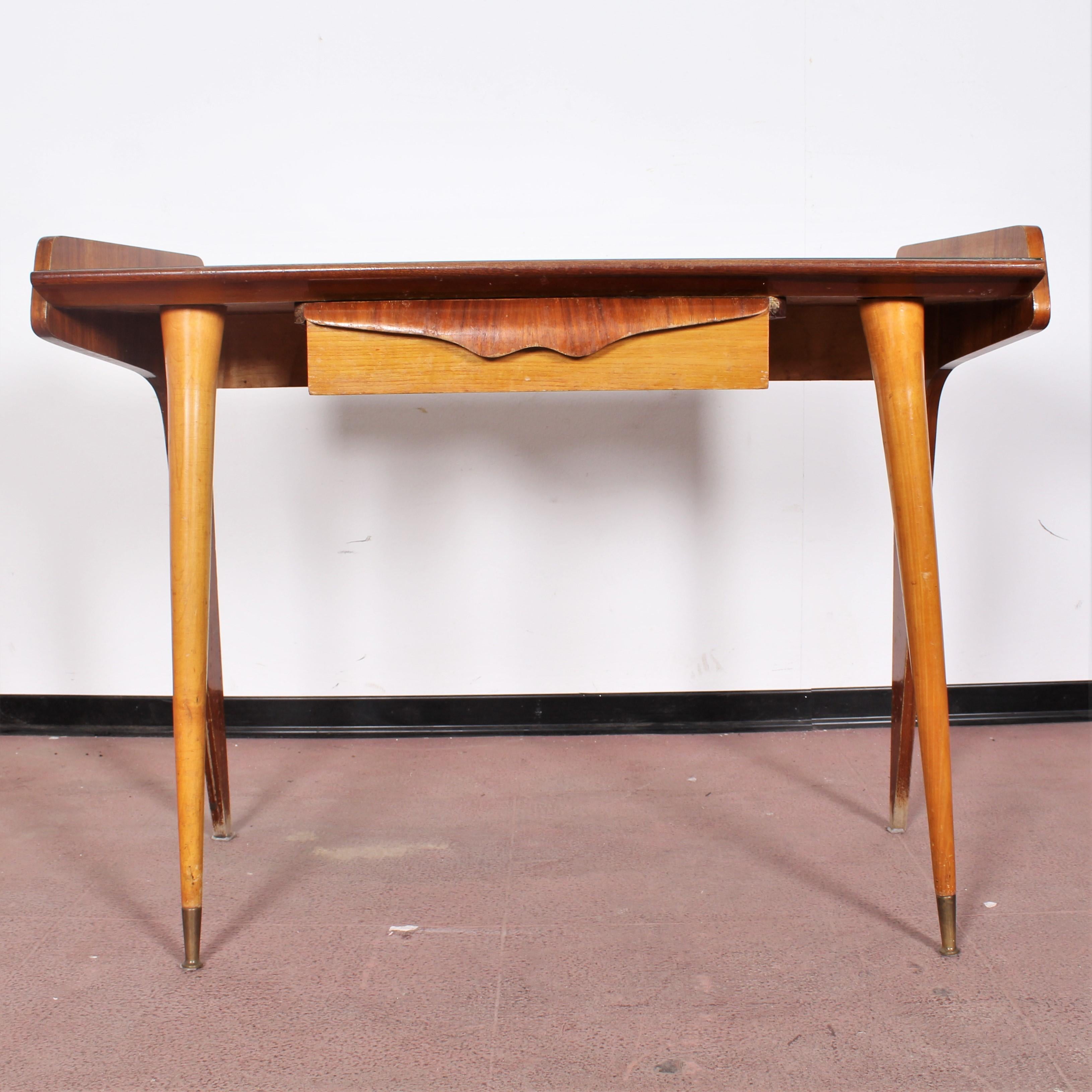 Midcentury Gio Ponti Maple Wood Console with Green Glass, Italy, 1950s In Good Condition In Palermo, IT