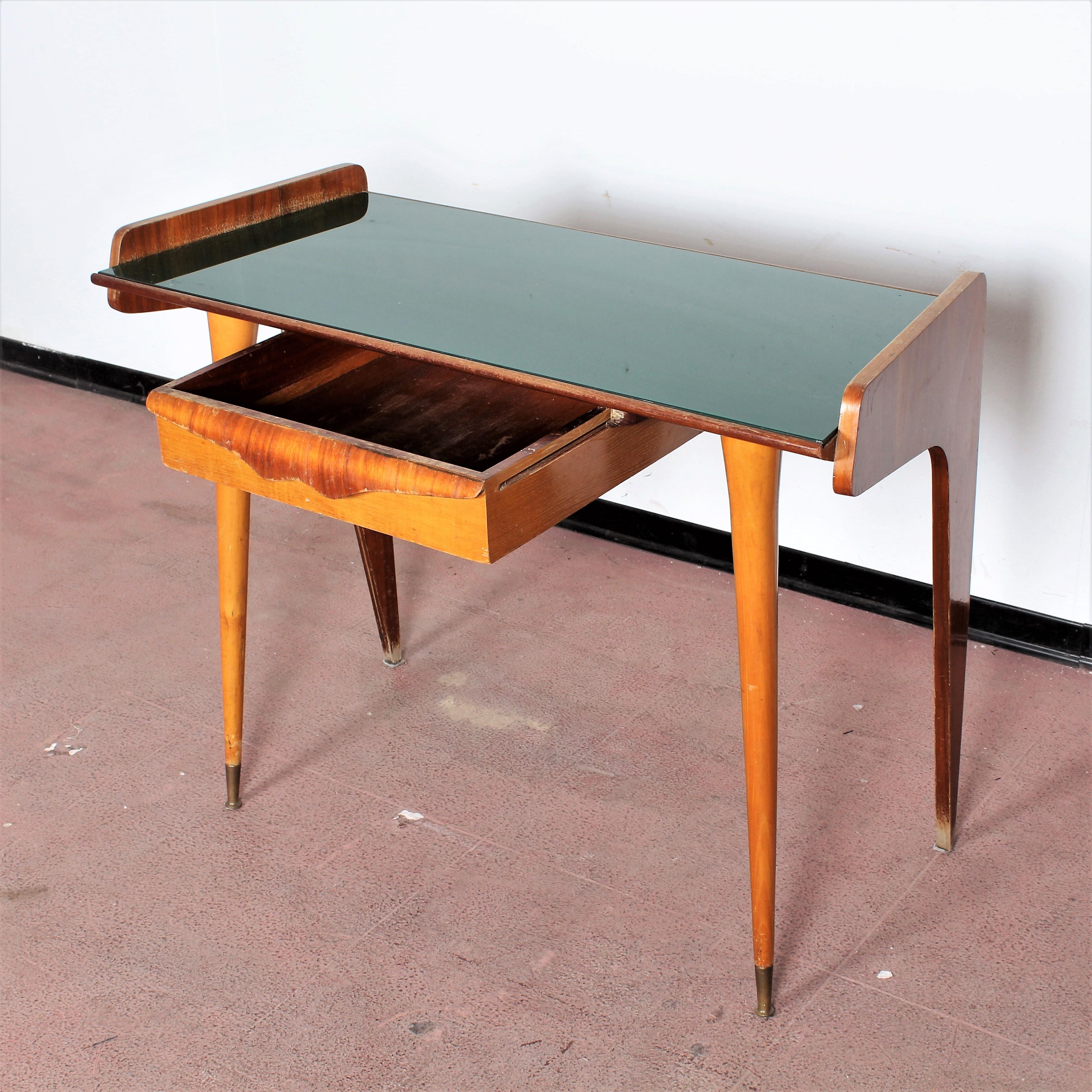 Midcentury Gio Ponti Maple Wood Console with Green Glass, Italy, 1950s 1