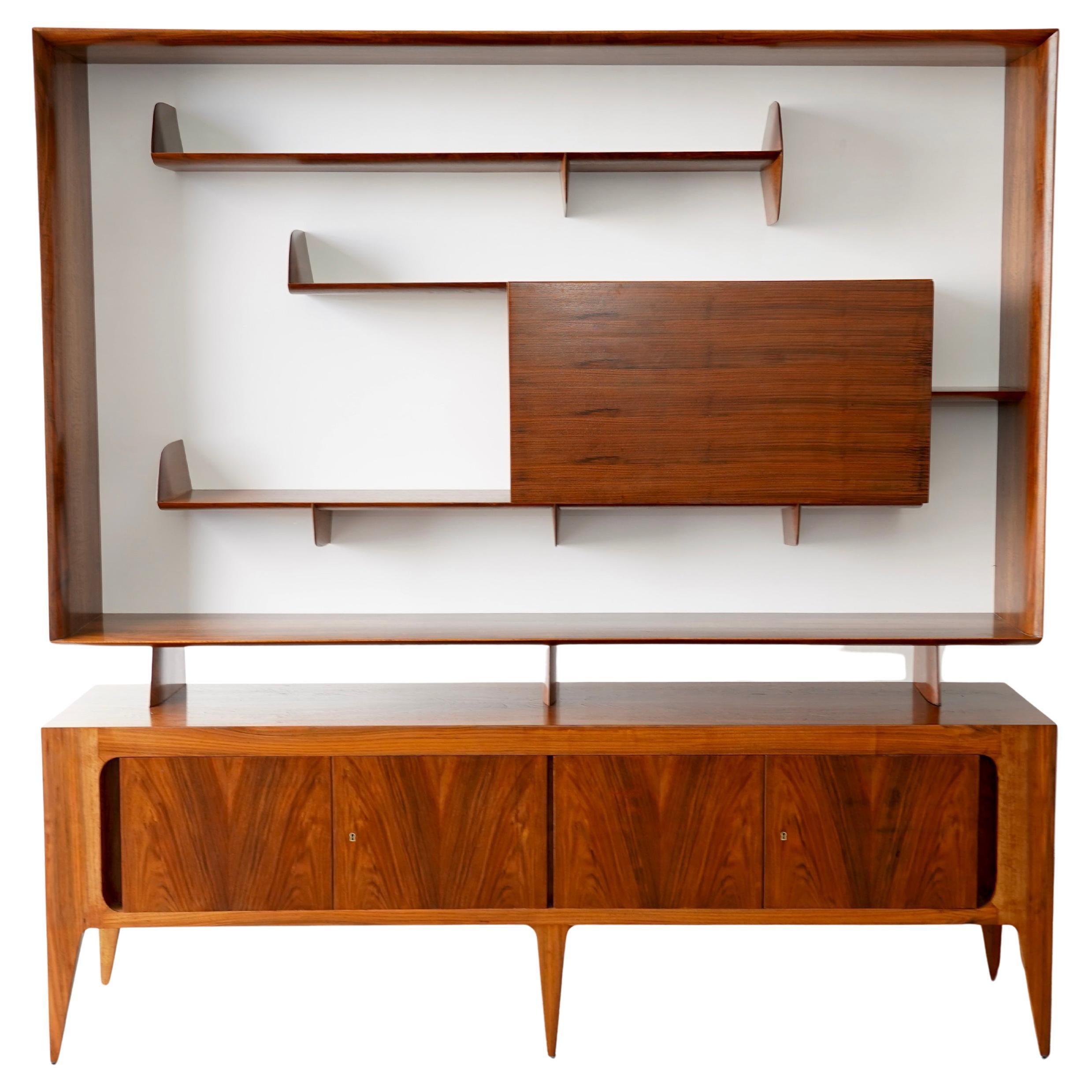 Mid Century Gio Ponti Model 2140 Display Cabinet / Wall Unit for Singer 
Sons en vente