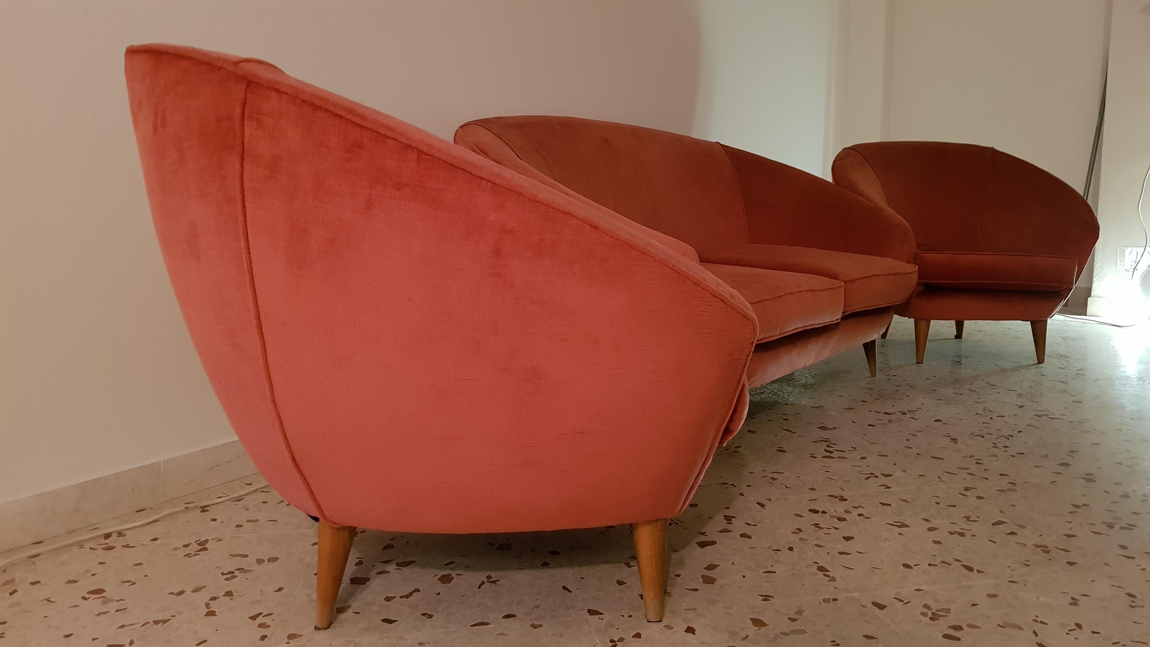 Mid-Century Modern Midcentury Sofà In the Style of Giò Ponti, Coral Velvet Armchairs 1950 set of 3 
