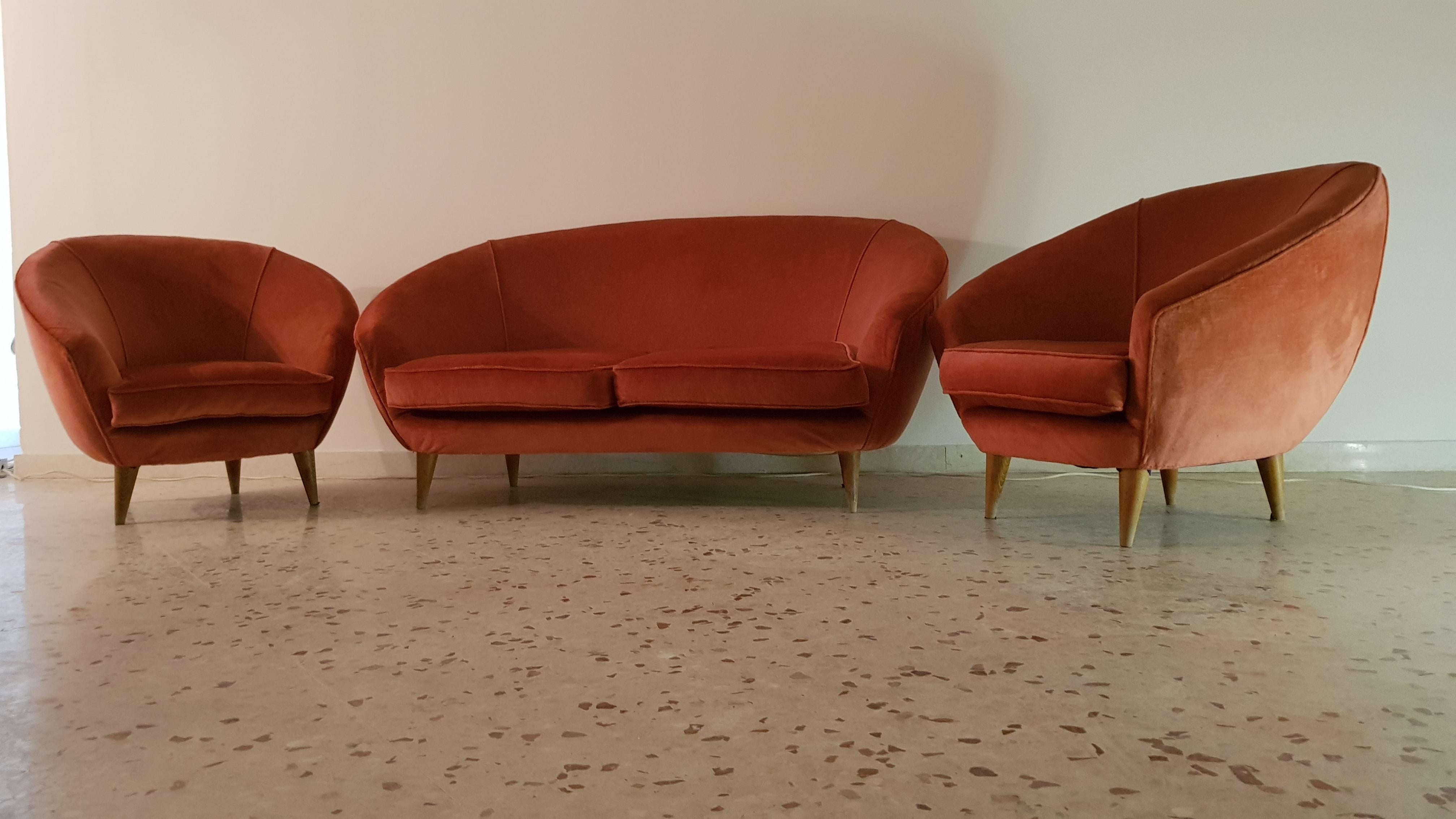 Italian Midcentury Sofà In the Style of Giò Ponti, Coral Velvet Armchairs 1950 set of 3 