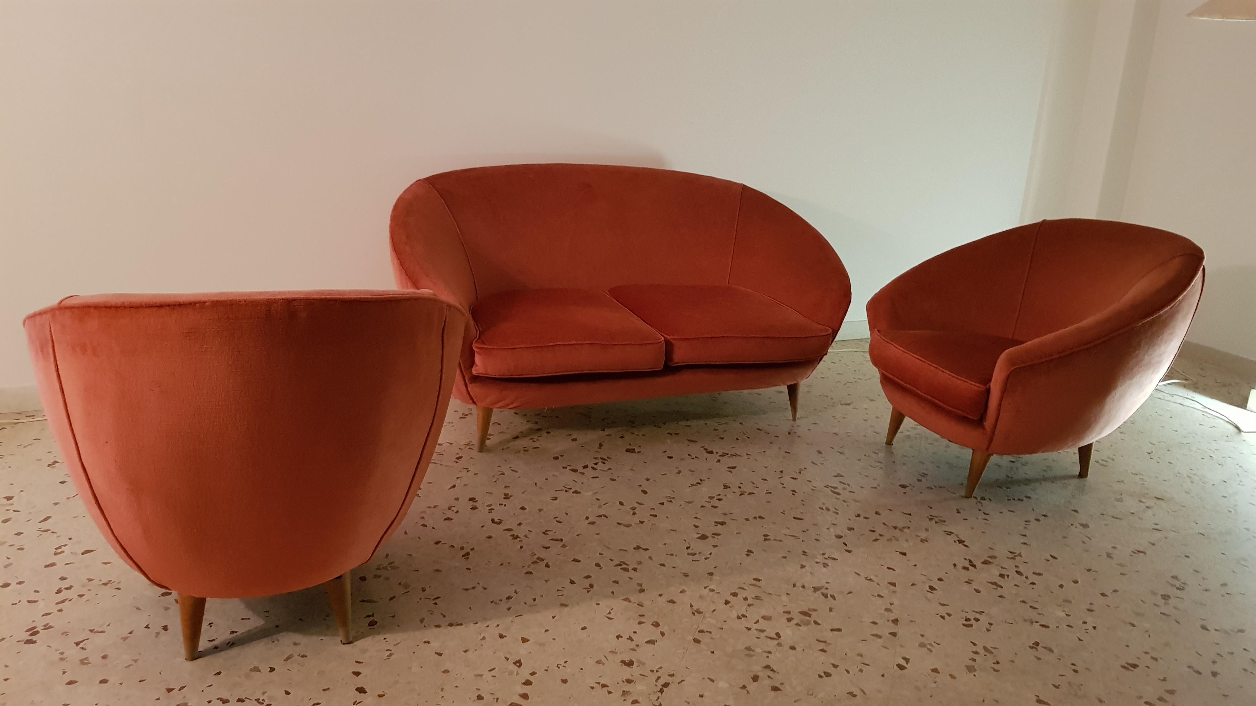 Midcentury Sofà In the Style of Giò Ponti, Coral Velvet Armchairs 1950 set of 3  In Good Condition In Palermo, IT