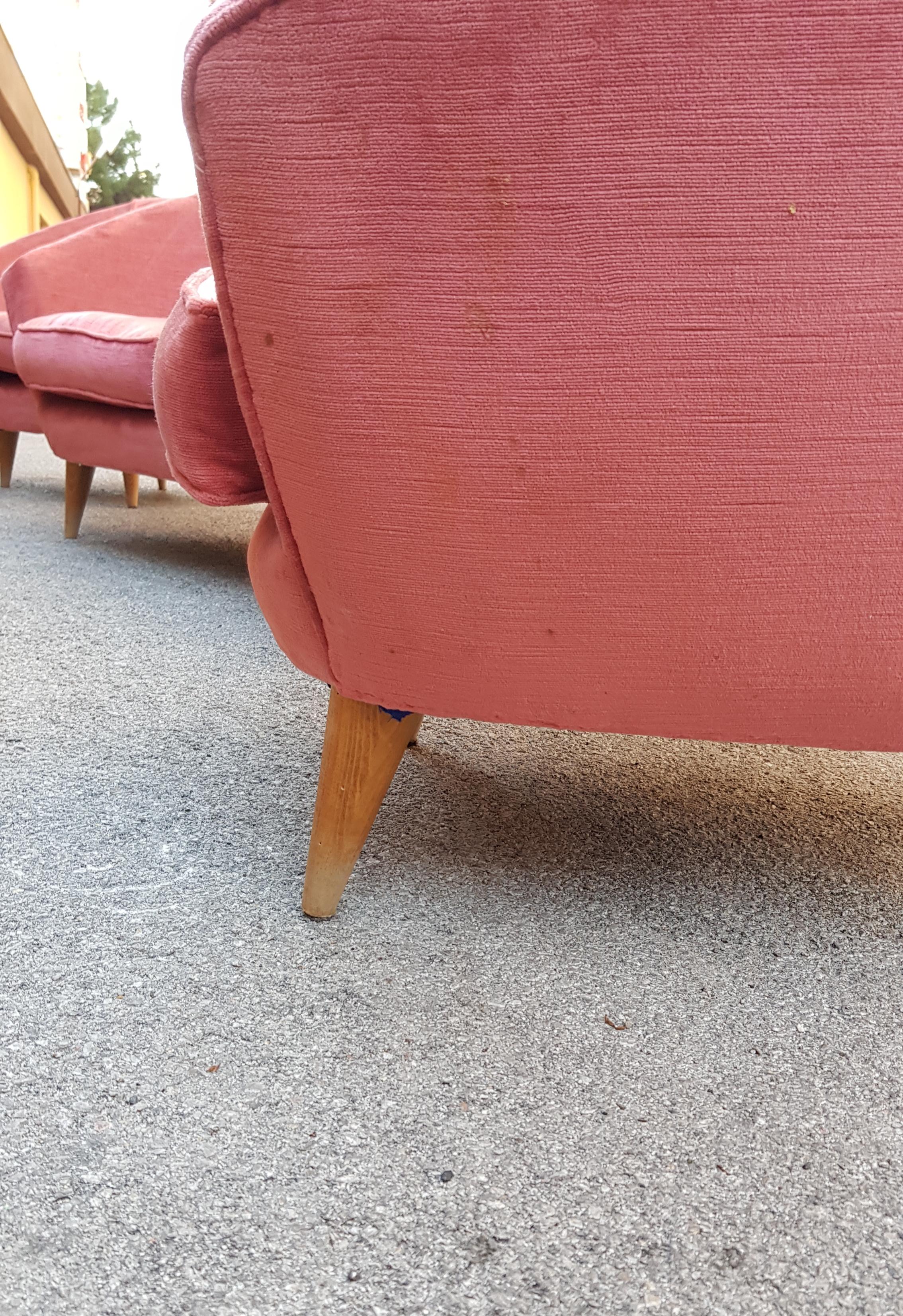 Midcentury Sofà In the Style of Giò Ponti, Coral Velvet Armchairs 1950 set of 3  1