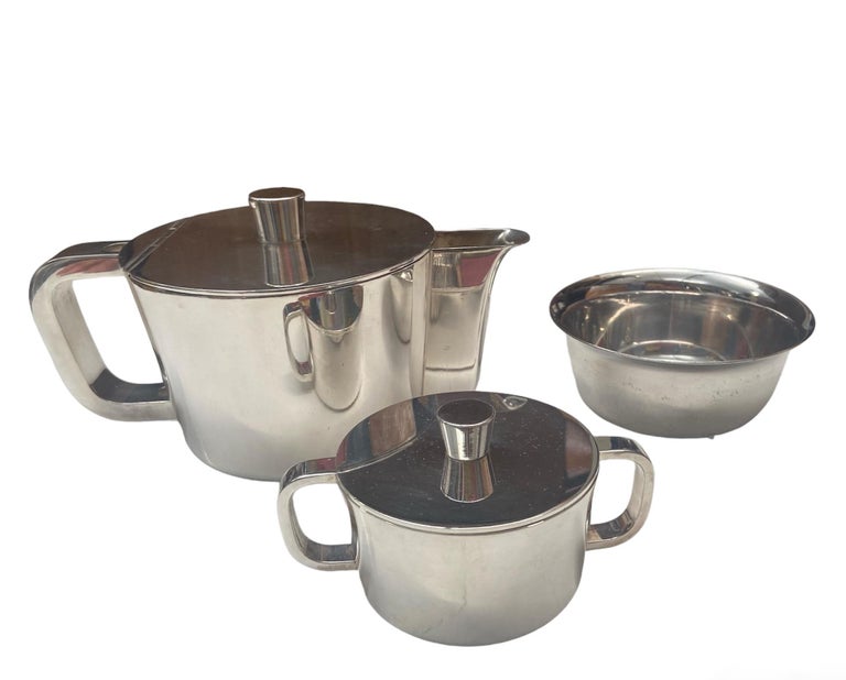 A set of 4 Mid Century Gio Ponti 140 CL deep tureens, VI Triennale, Krupp Milano For Sale at