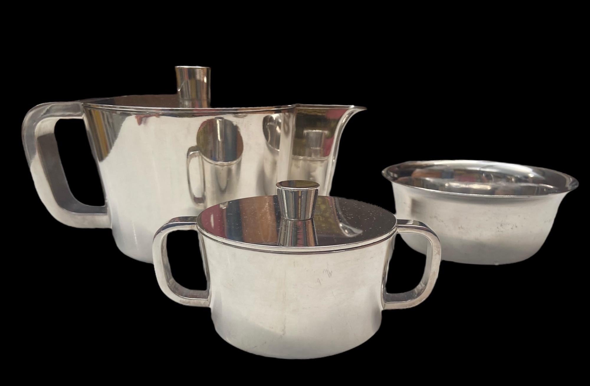 Italiano Set in argento di metà secolo di Gio Ponti, teiera, zucchero e ciotola, per A. Krupp in vendita