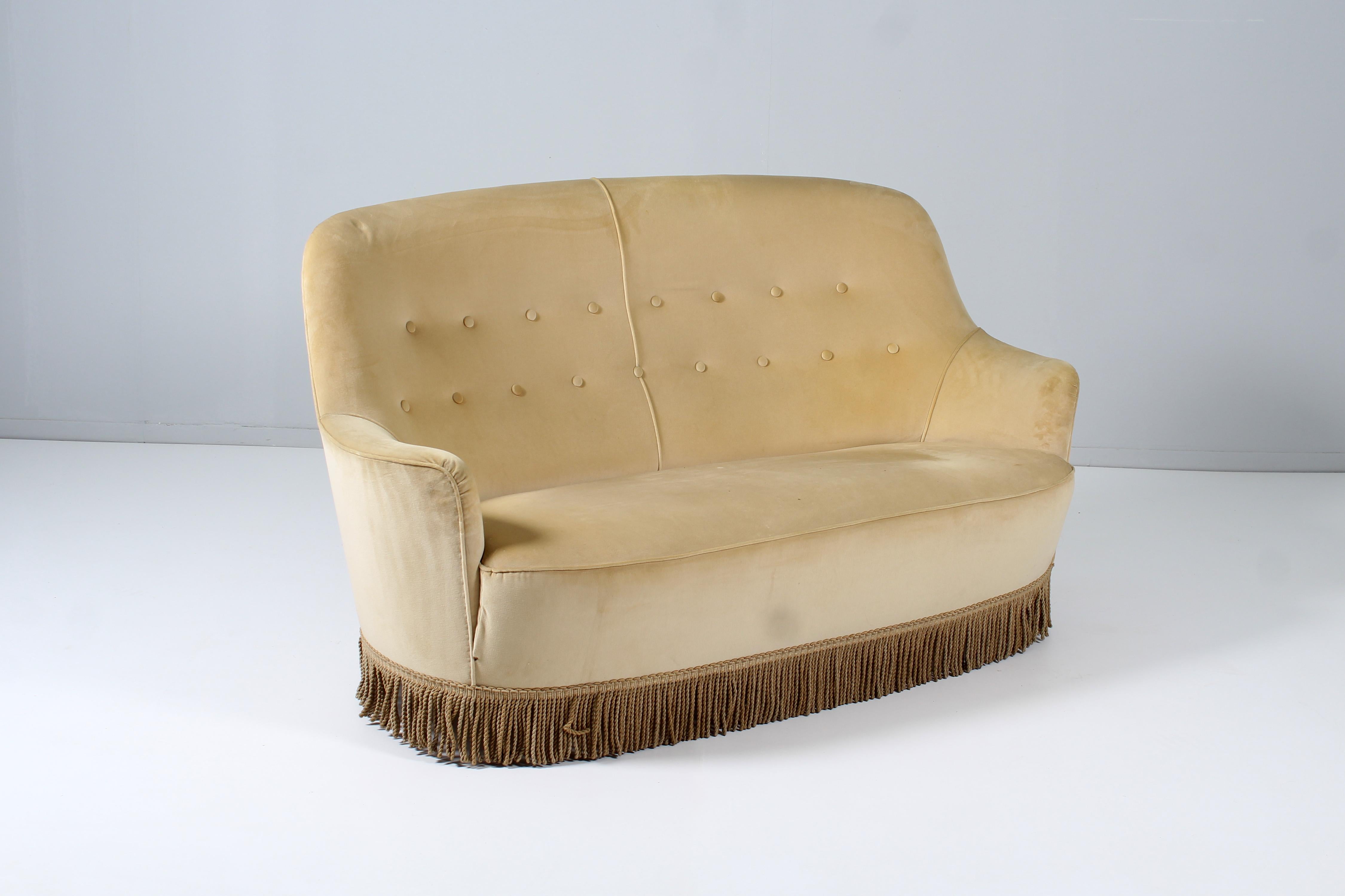 Mid-Century Modern Mid-Century Giò Ponti Style Wood and Beige Velvet Two-Seat Sofa, Italy, 1950s For Sale