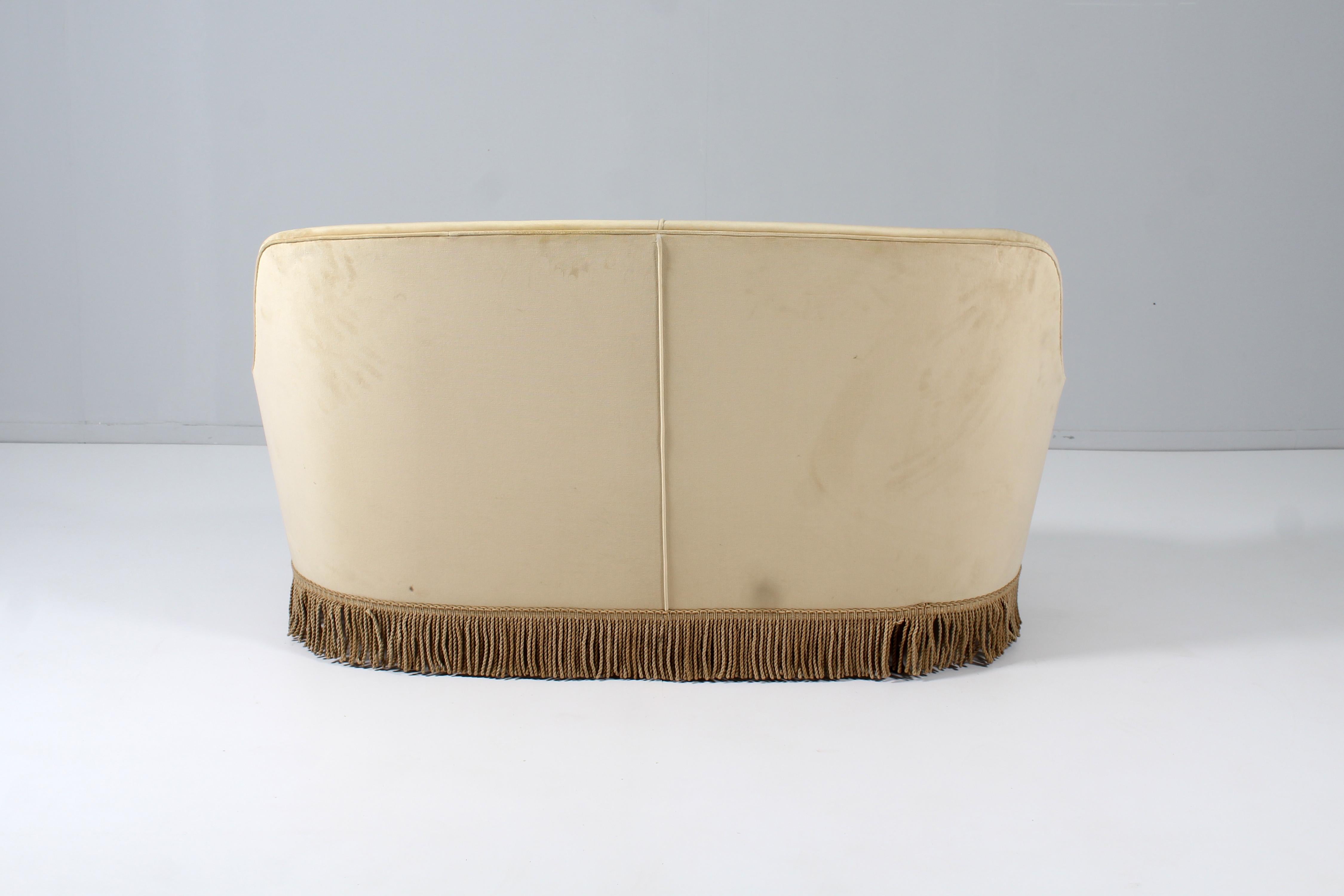 Mid-20th Century Mid-Century Giò Ponti Style Wood and Beige Velvet Two-Seat Sofa, Italy, 1950s For Sale