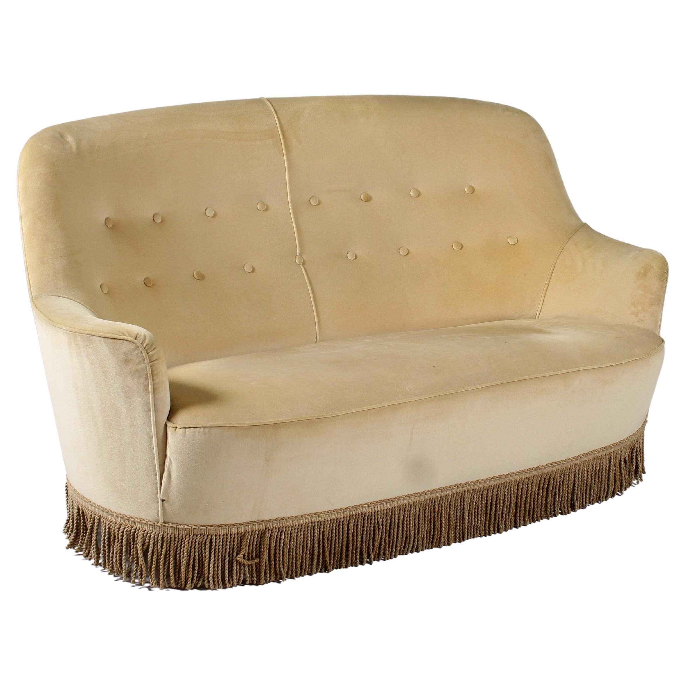 Mid-Century Giò Ponti Style Wood and Beige Velvet Two-Seat Sofa, Italy, 1950s For Sale