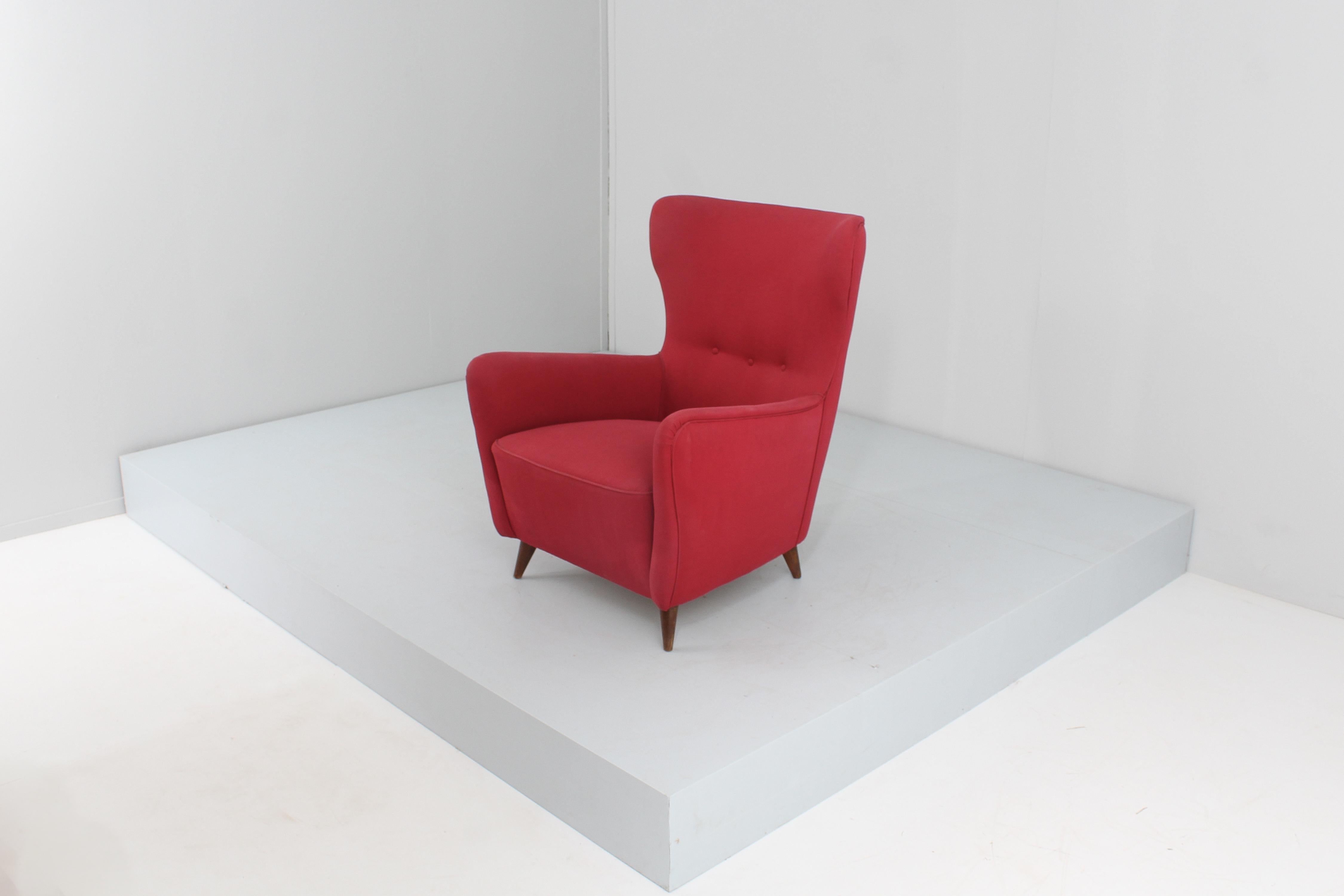 Sessel im Giò Ponti-Stil aus Holz und rotem Stoff, Mitte der 1950er Jahre Italien  im Angebot 4