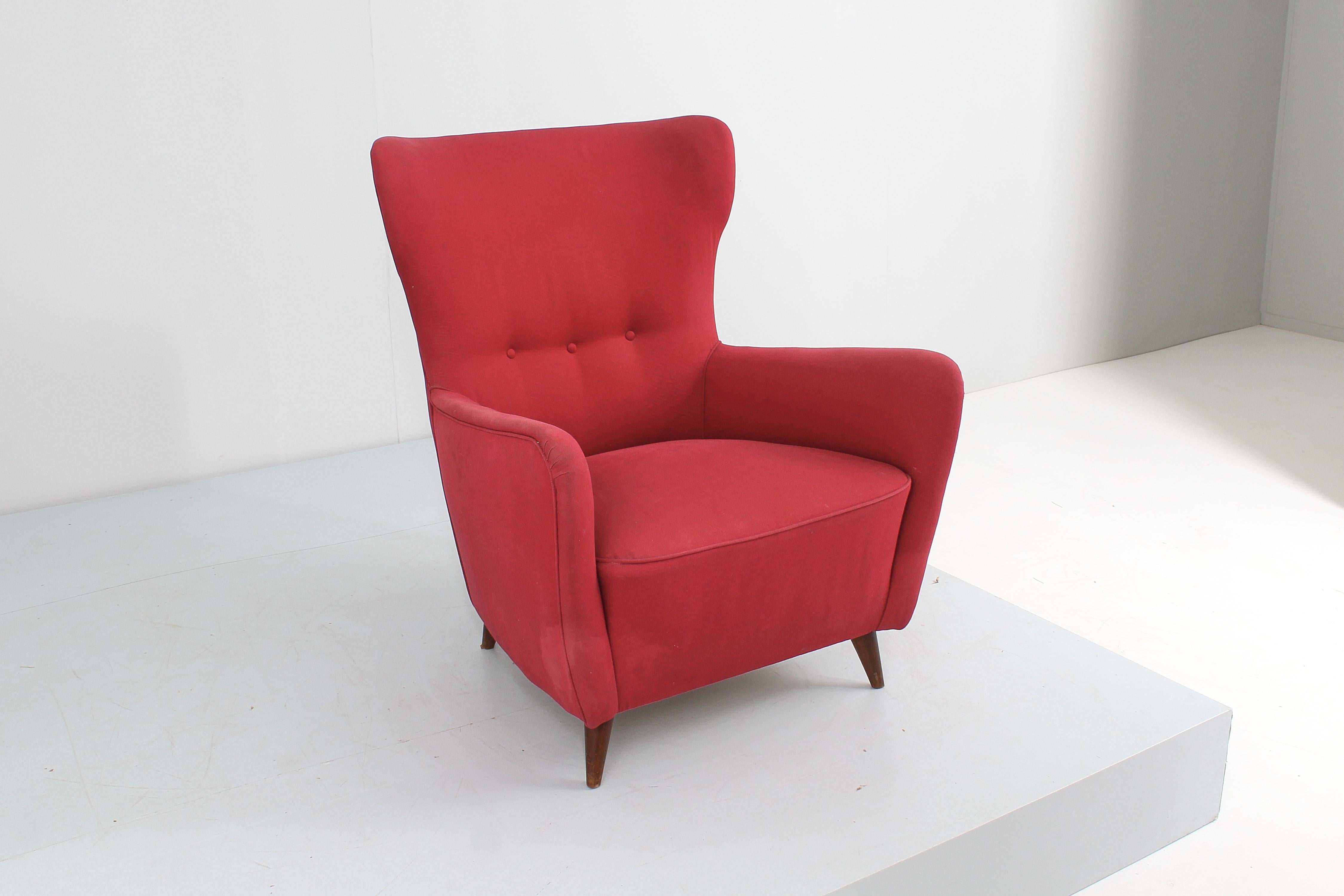 Sessel im Giò Ponti-Stil aus Holz und rotem Stoff, Mitte der 1950er Jahre Italien  im Angebot 5