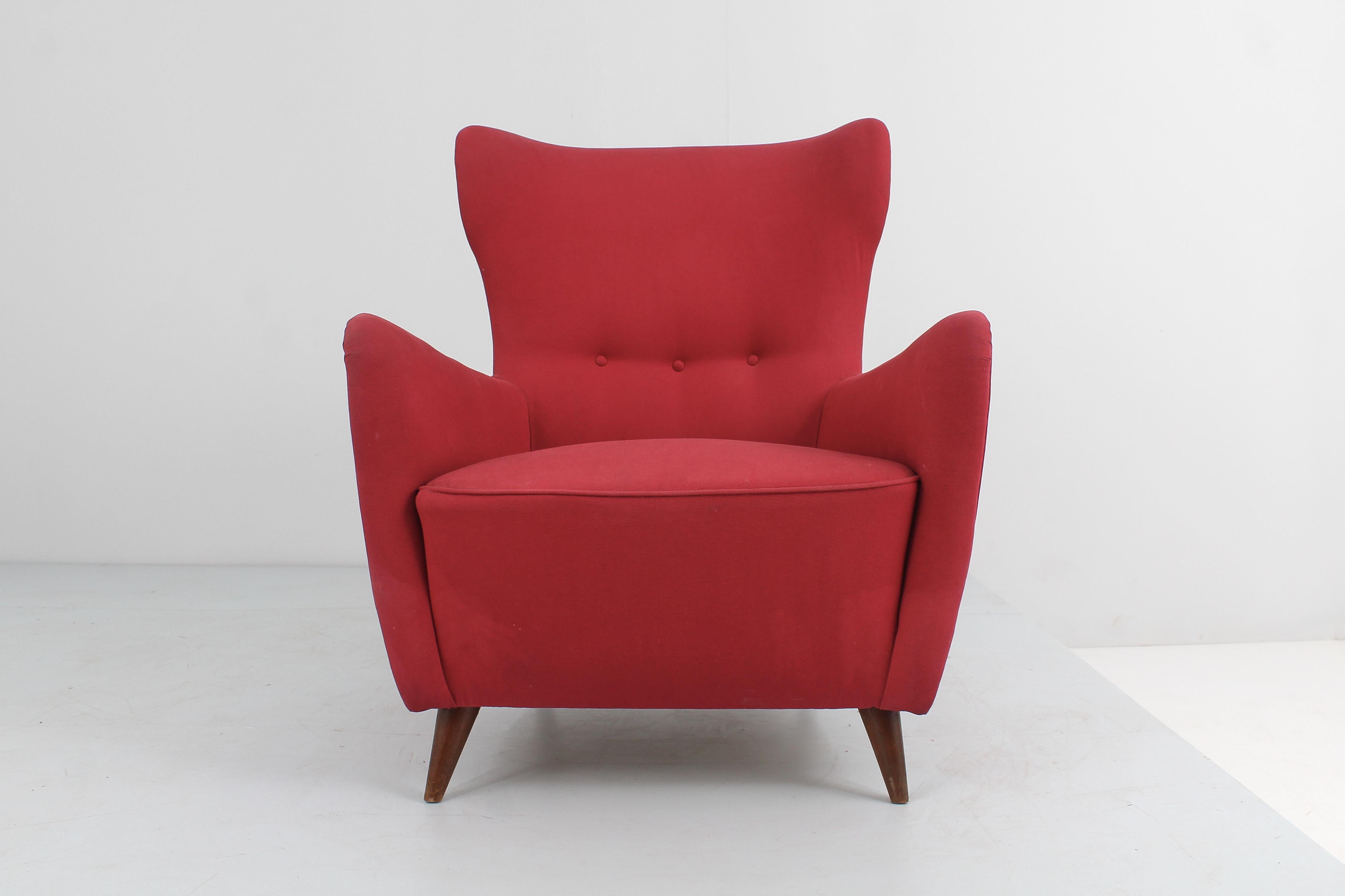Sessel im Giò Ponti-Stil aus Holz und rotem Stoff, Mitte der 1950er Jahre Italien  im Angebot 6