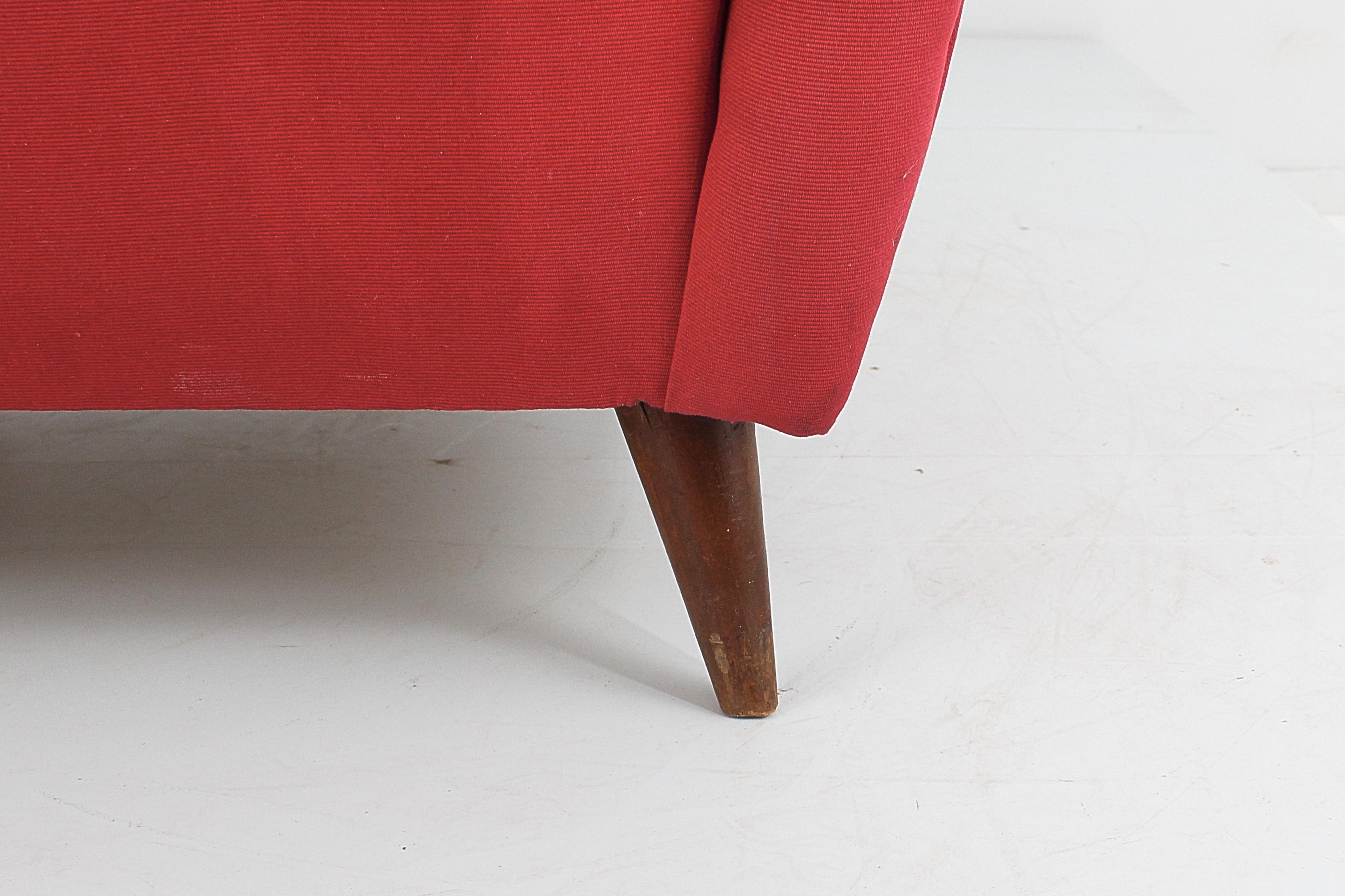 Sessel im Giò Ponti-Stil aus Holz und rotem Stoff, Mitte der 1950er Jahre Italien  im Angebot 7