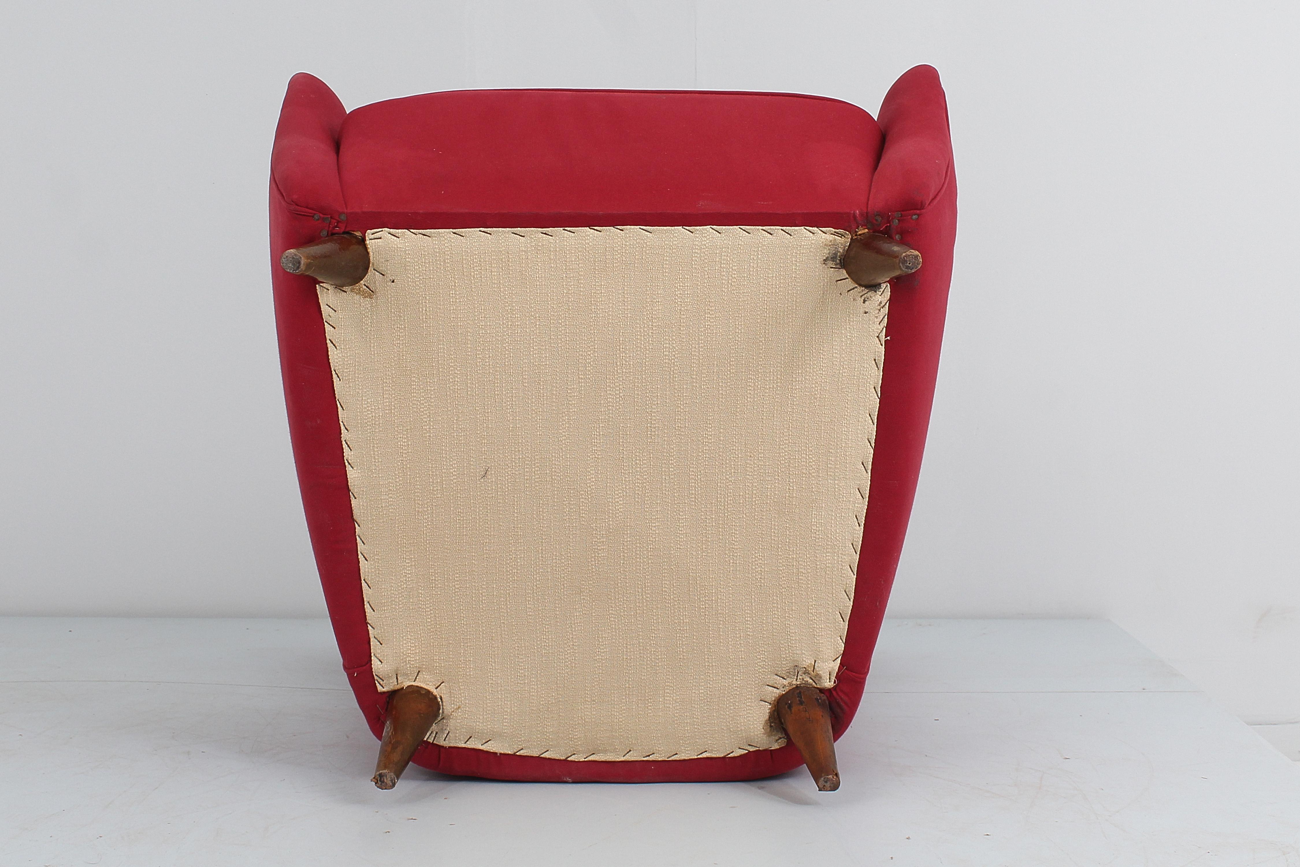 Sessel im Giò Ponti-Stil aus Holz und rotem Stoff, Mitte der 1950er Jahre Italien  im Angebot 10