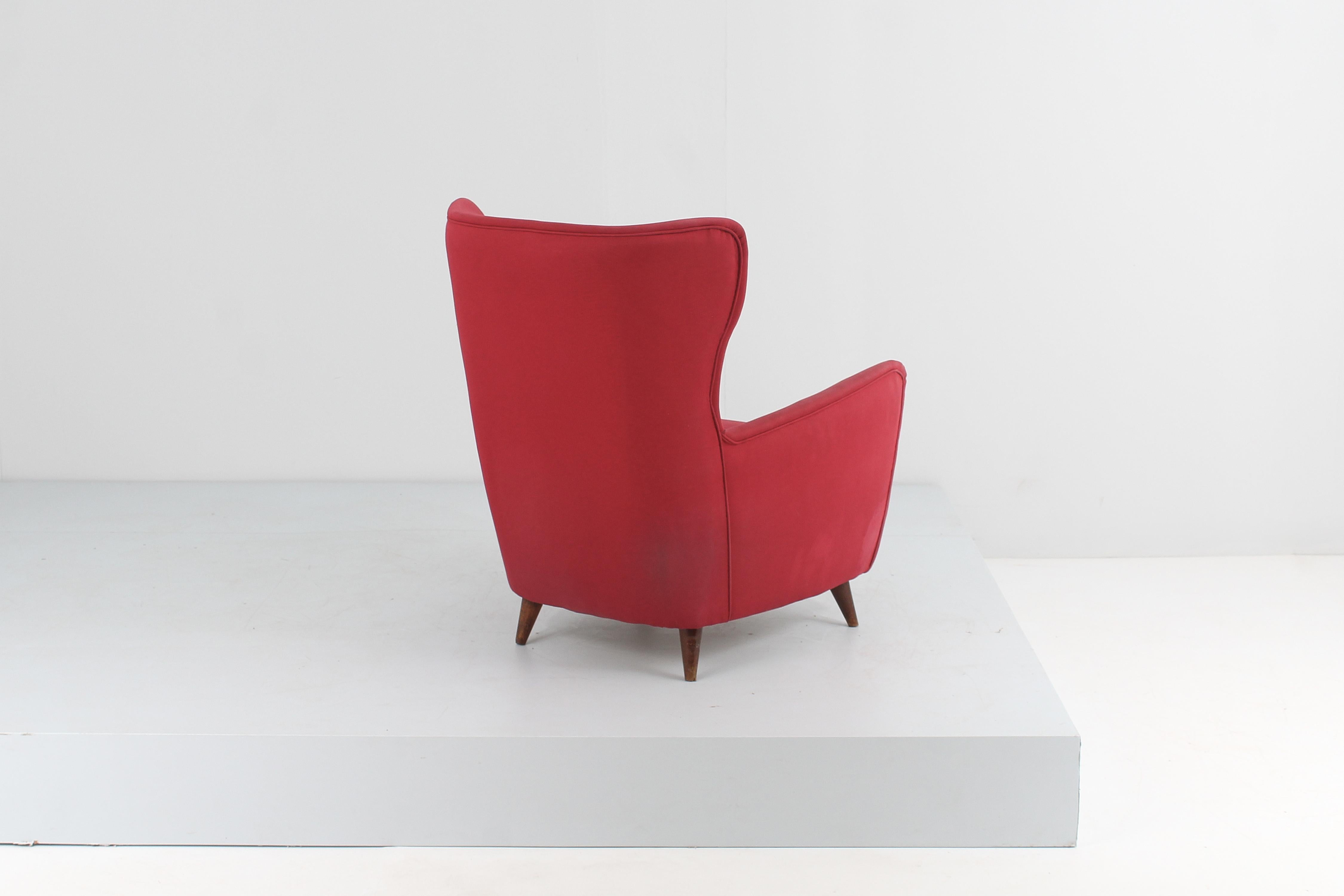 Italian Midcentury Giò Ponti Style Wood and Red Fabric Armchair, circa 1950s Italy  For Sale