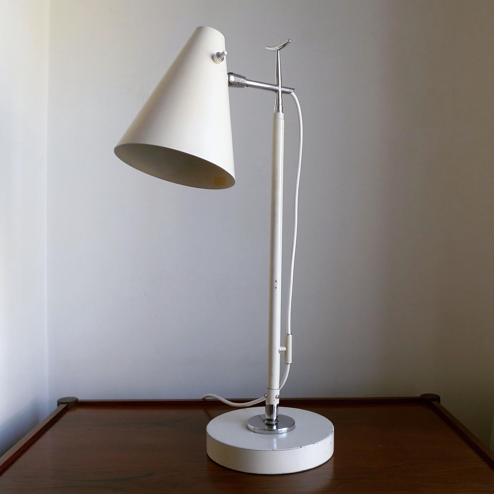 Italian Mid-Century Giuseppe Ostuni Model 201 Telescopic Floor Lamp for O’Luce, c.1955 For Sale