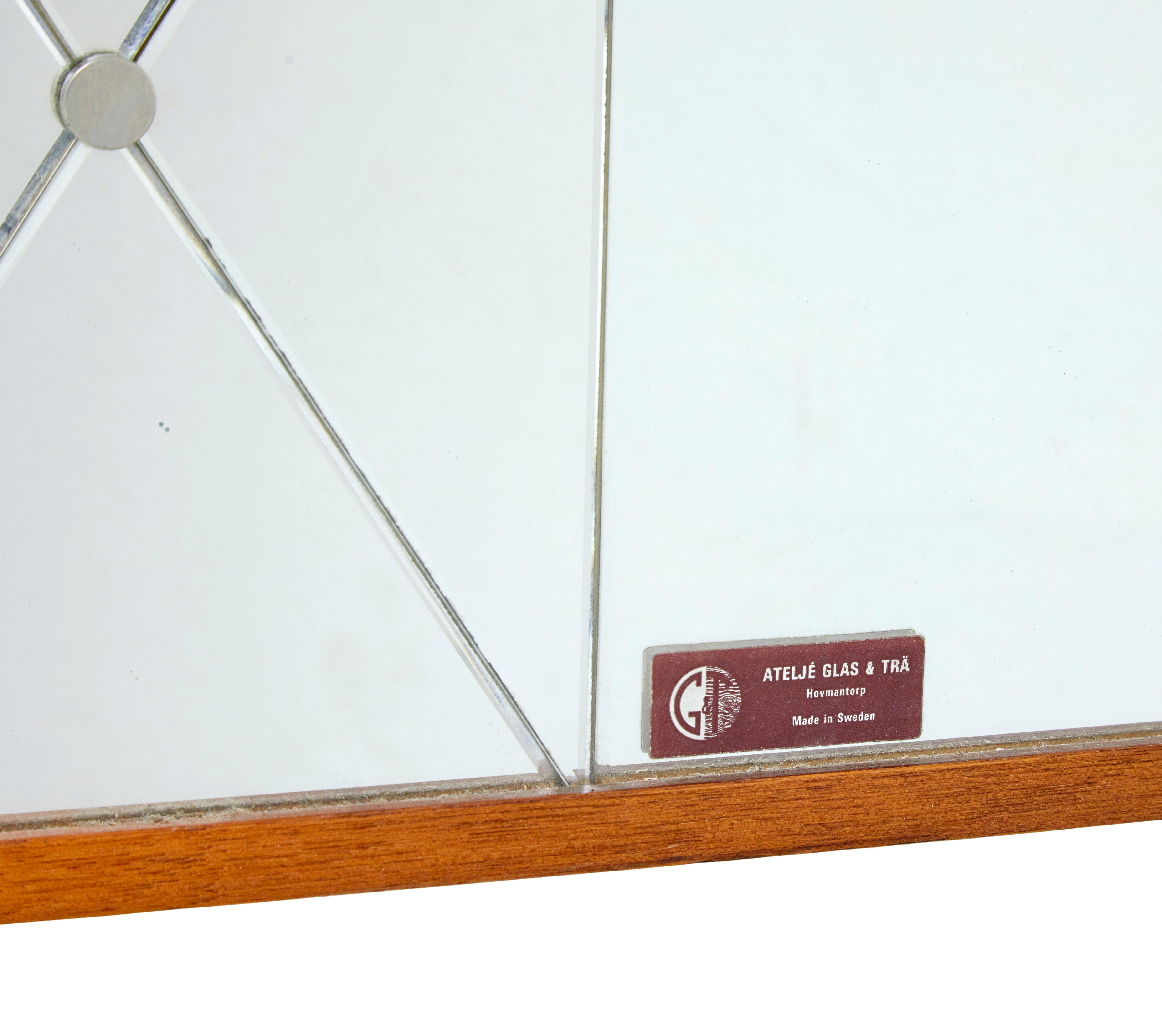 Smaltato Specchio arlecchino scandinavo di metà secolo Glas & Tra in vendita