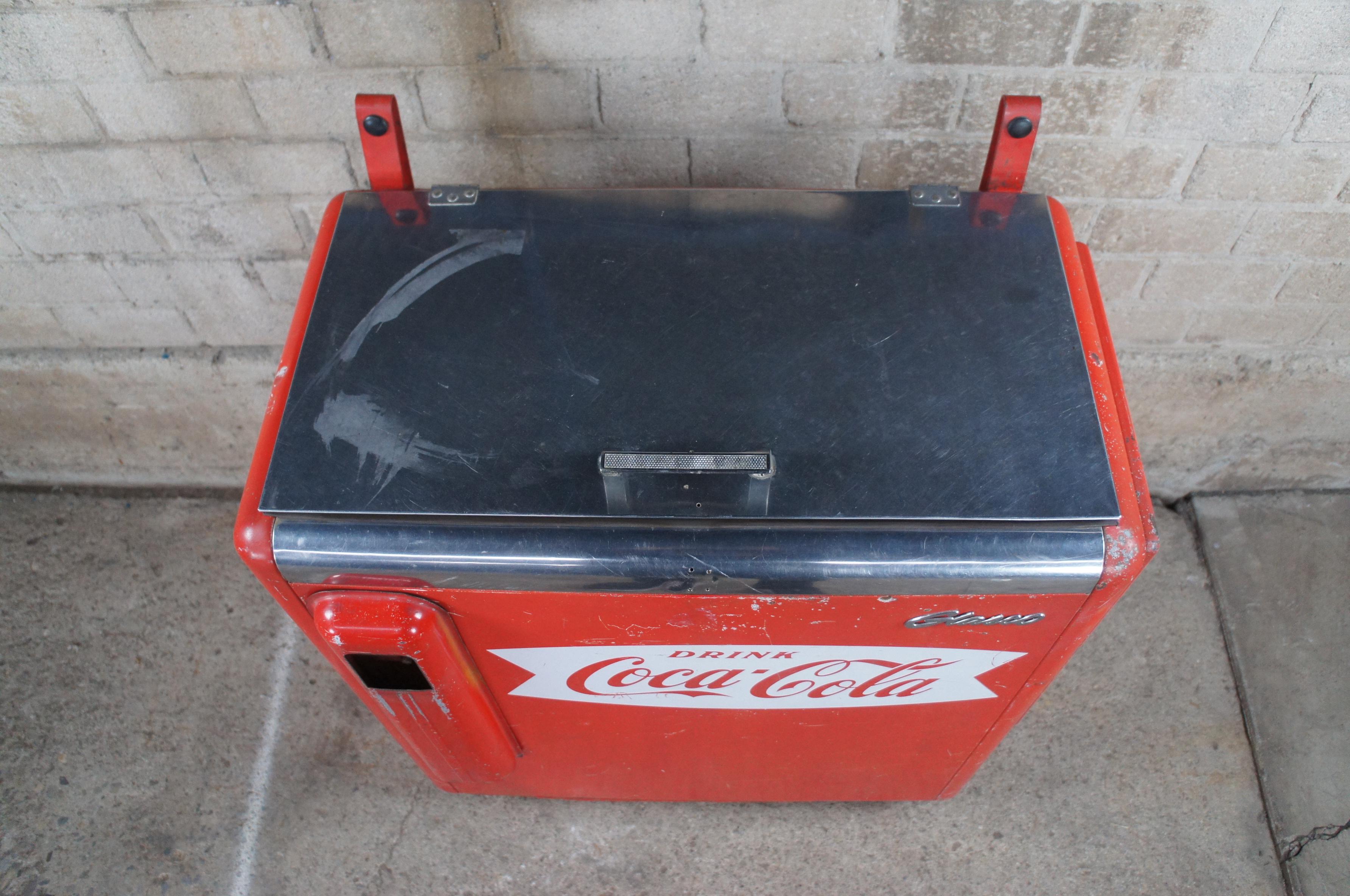 Mid Century Glasco GBV 50 Slider Coca-Cola Cooler Refrigerator Vending Machine For Sale 1